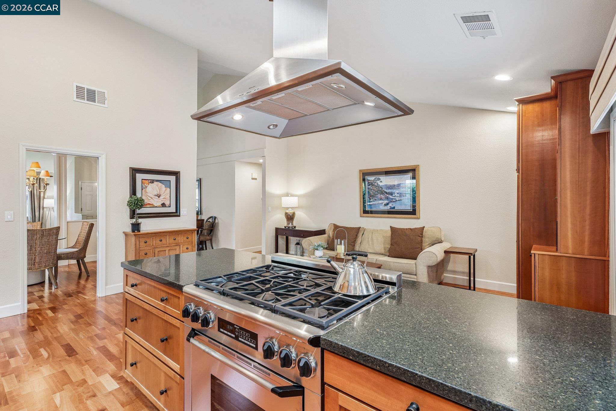 40 Marseille Ct
