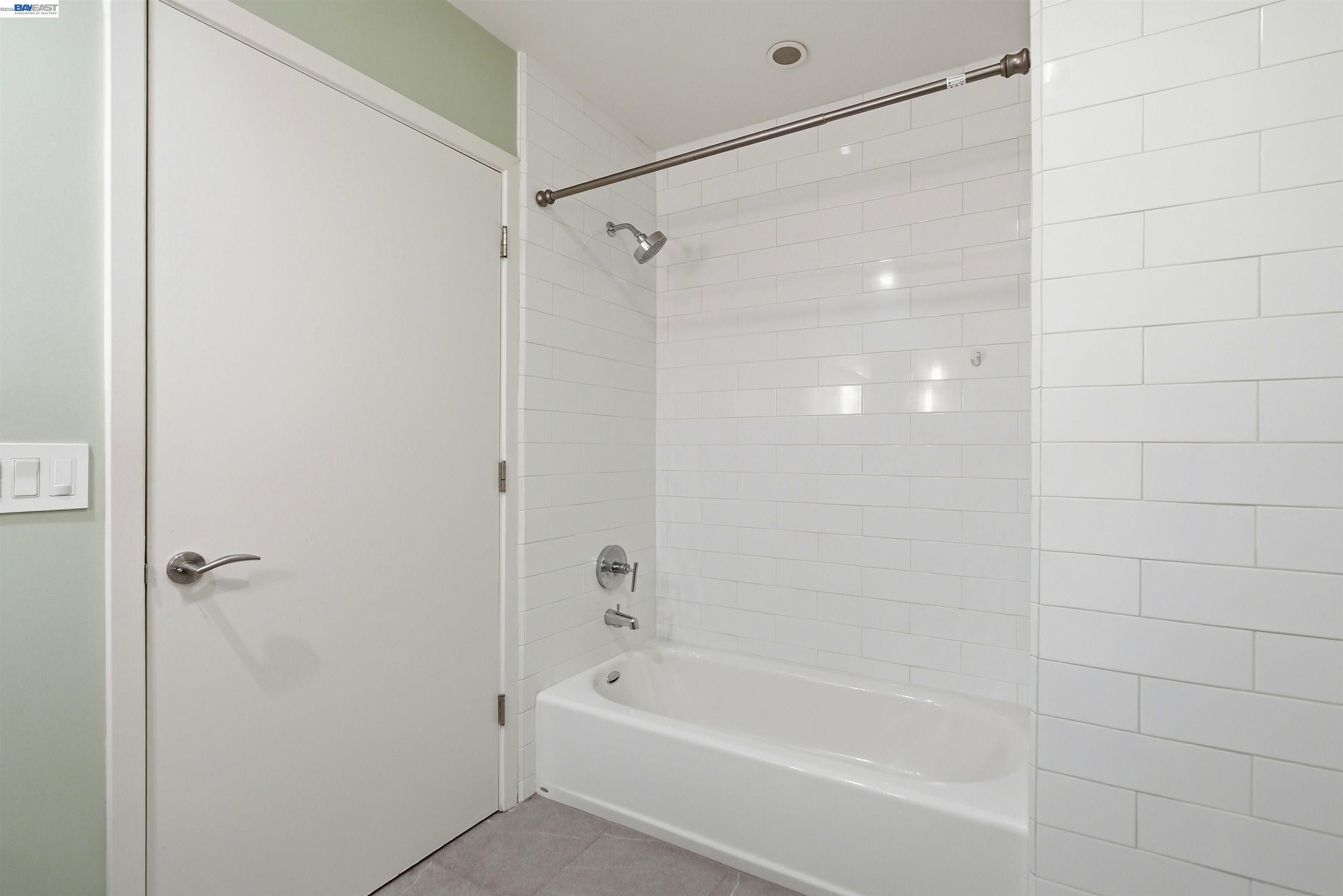 6465 San Pablo Ave # 2 Unit: 3-2