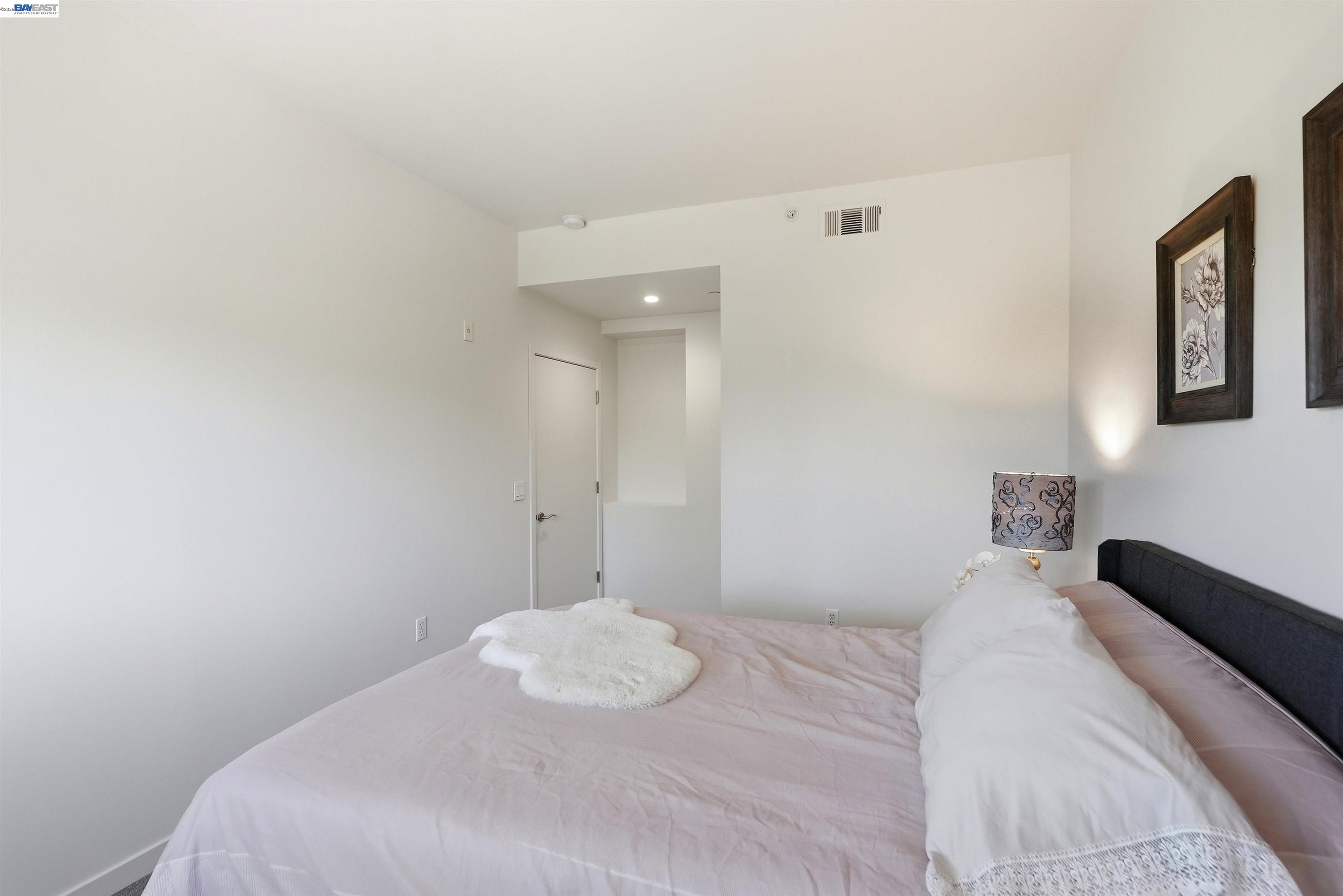 6465 San Pablo Ave # 2 Unit: 3-2