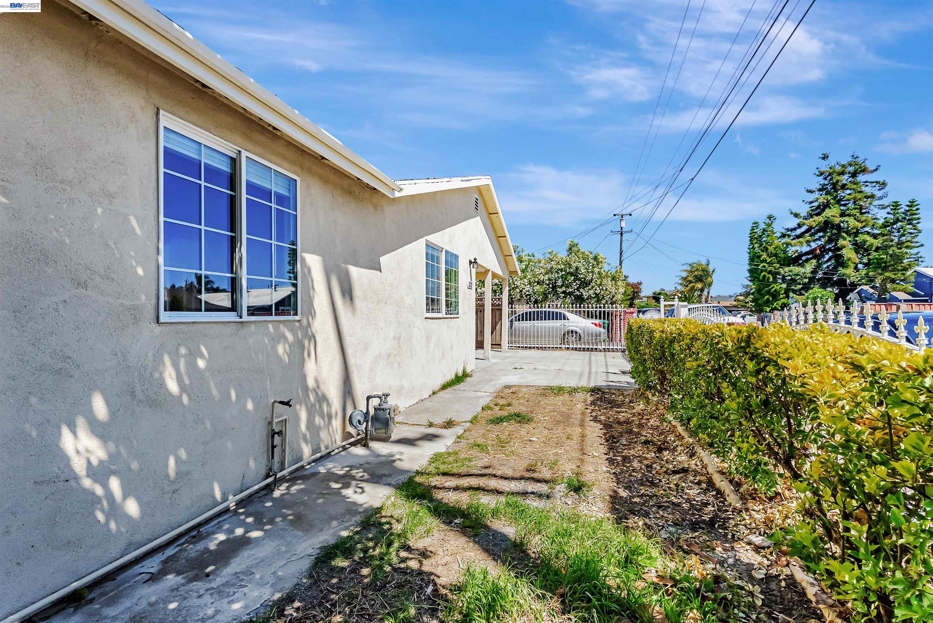1111 Stonington Ave