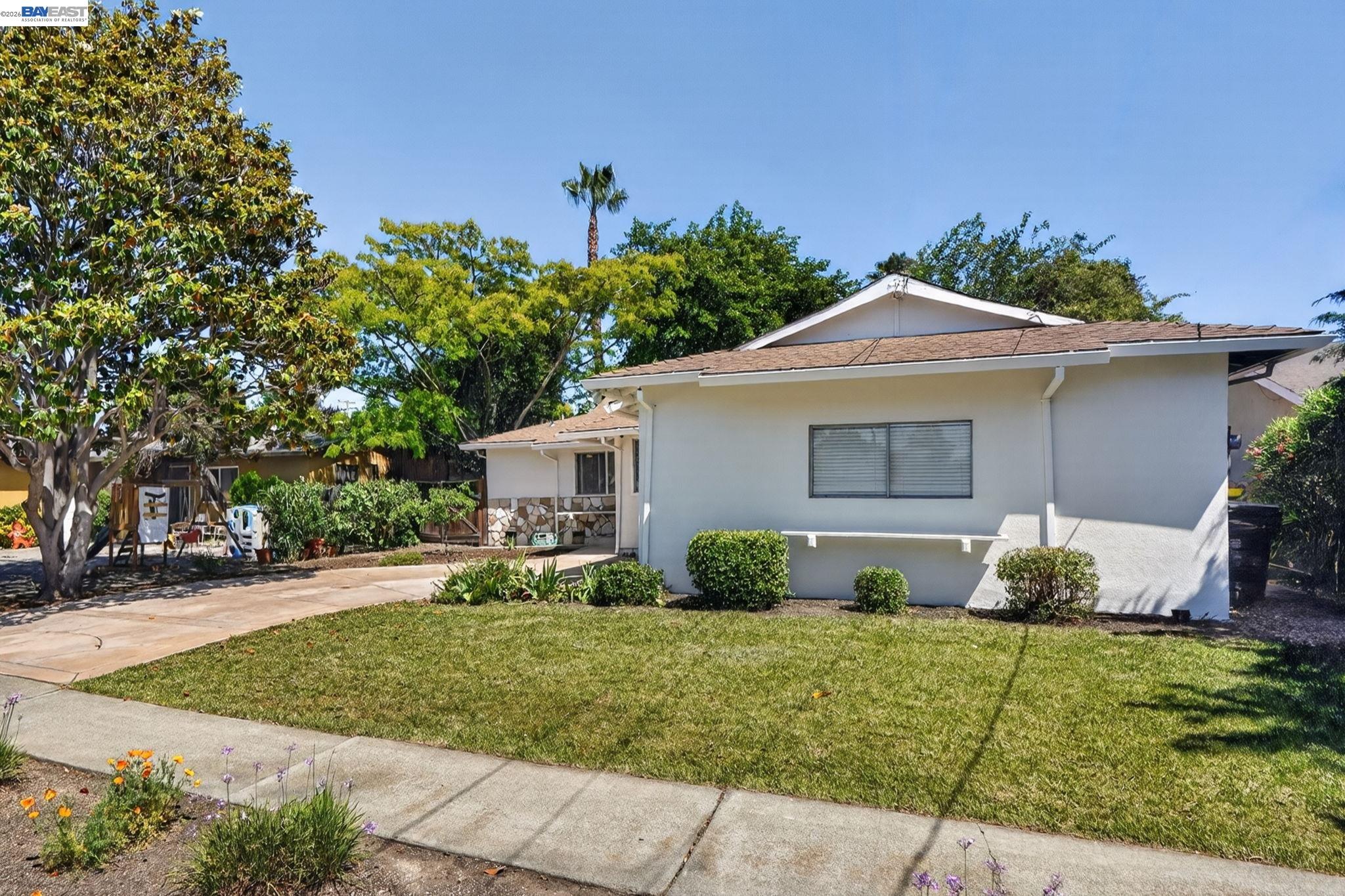 3436 Thunderbird Dr