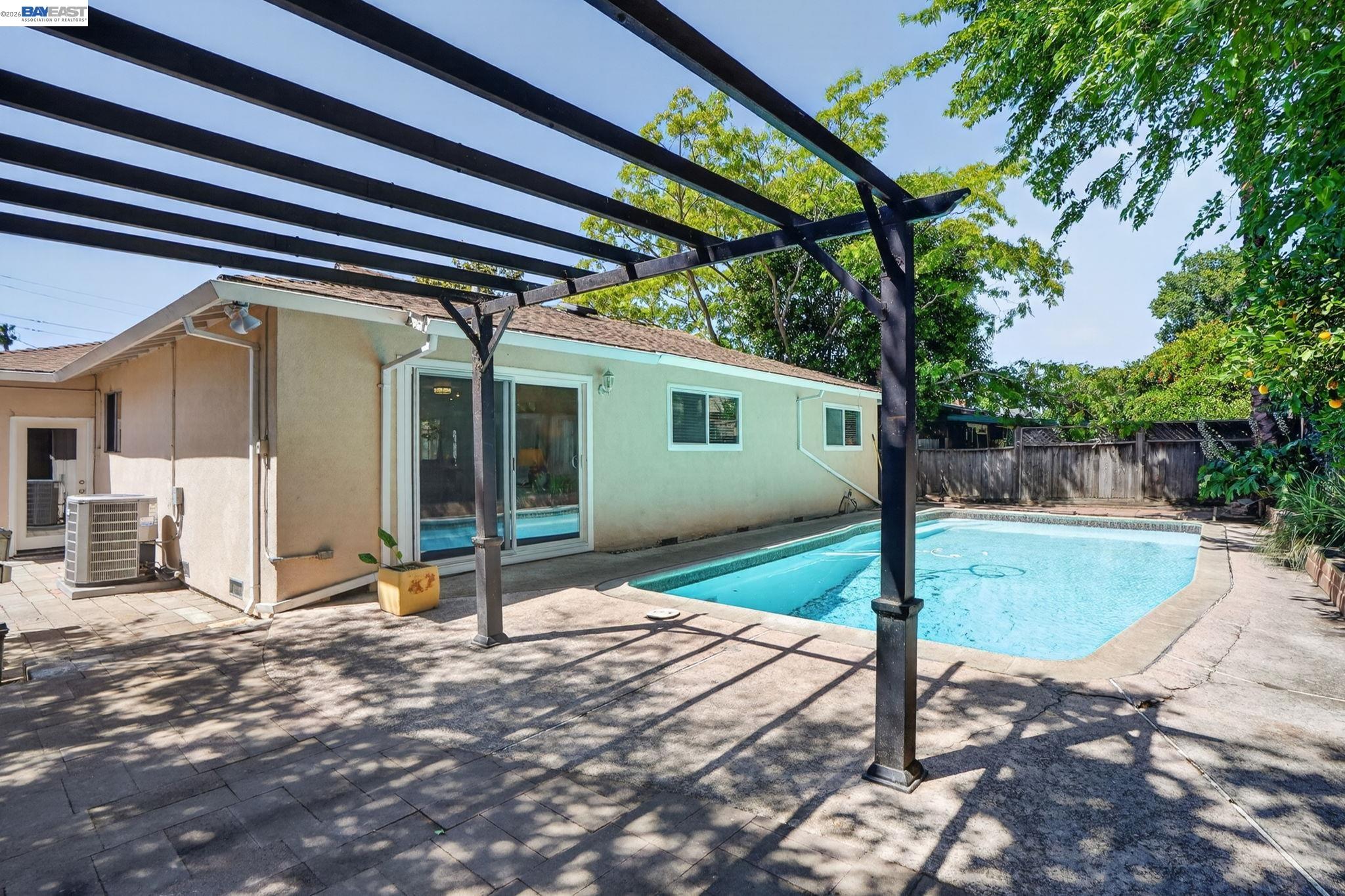 3436 Thunderbird Dr