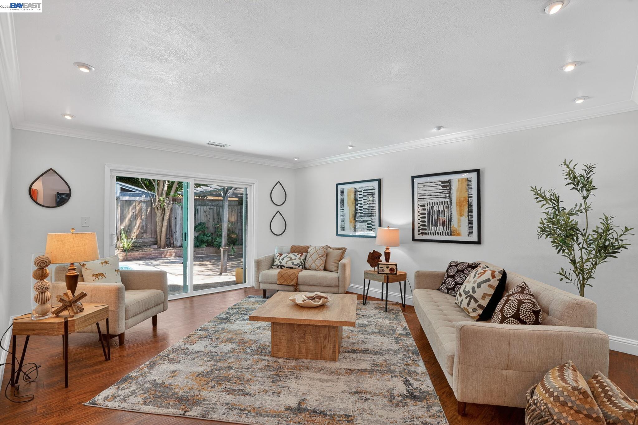 3436 Thunderbird Dr