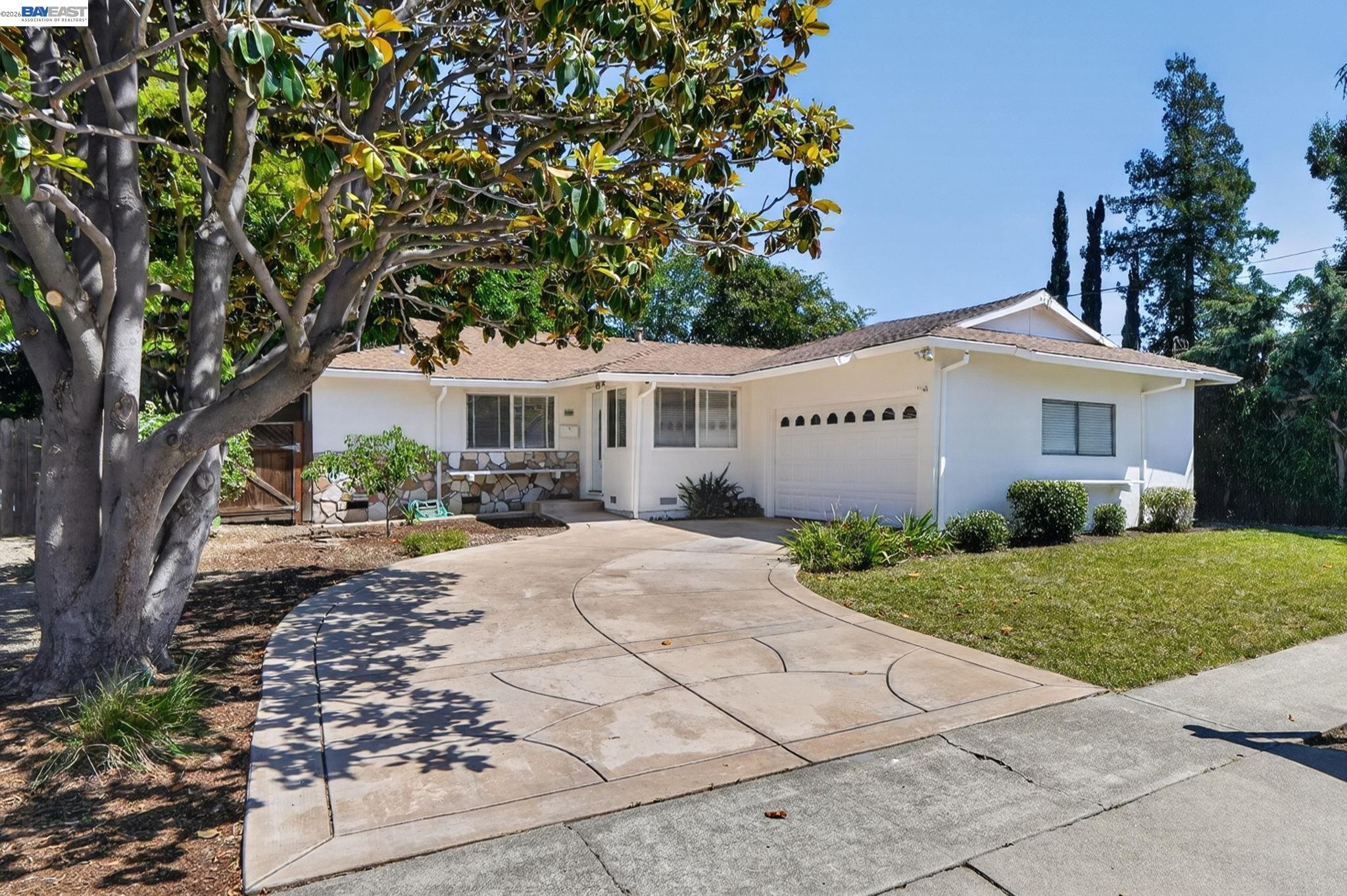 3436 Thunderbird Dr