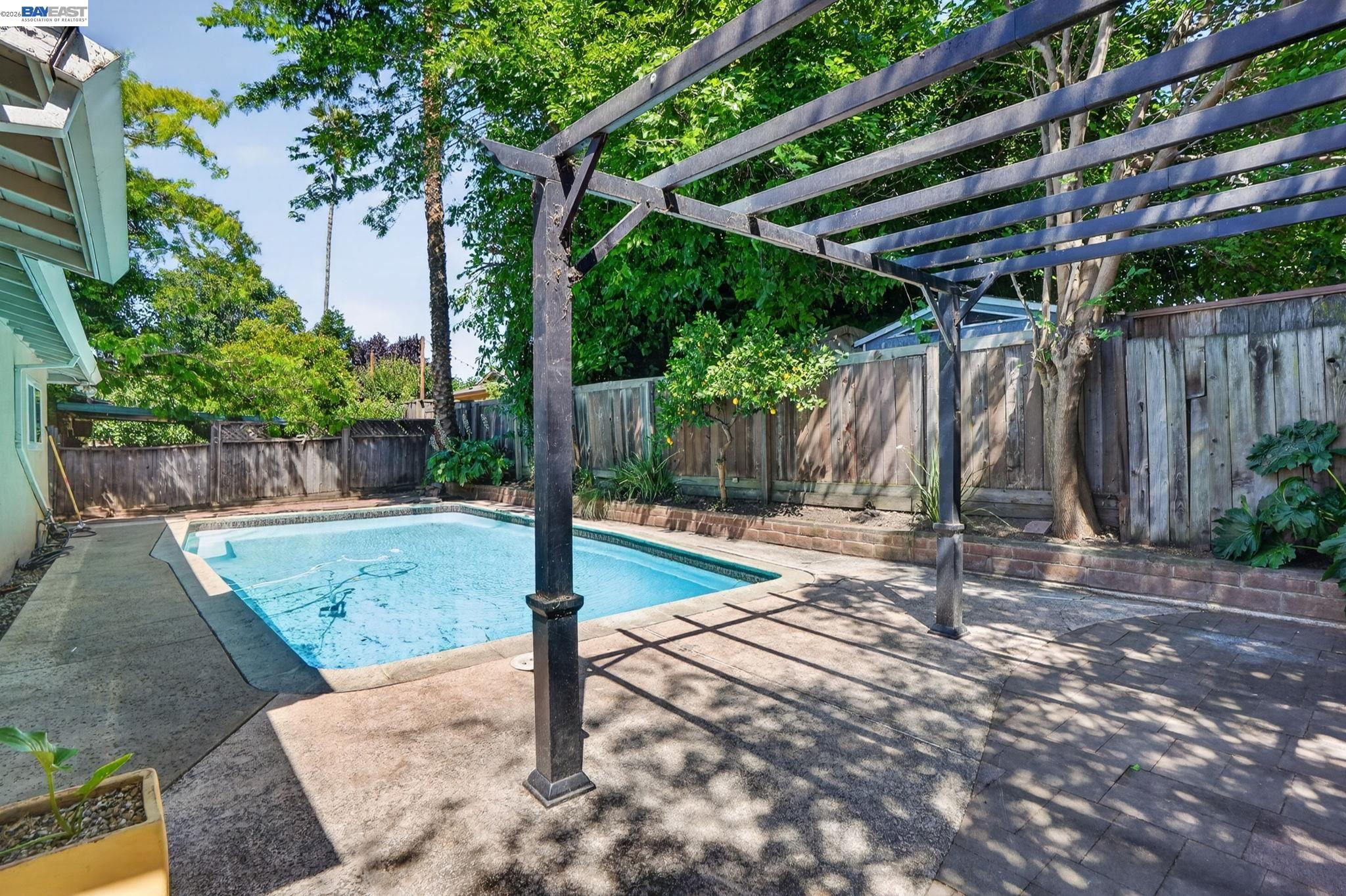 3436 Thunderbird Dr