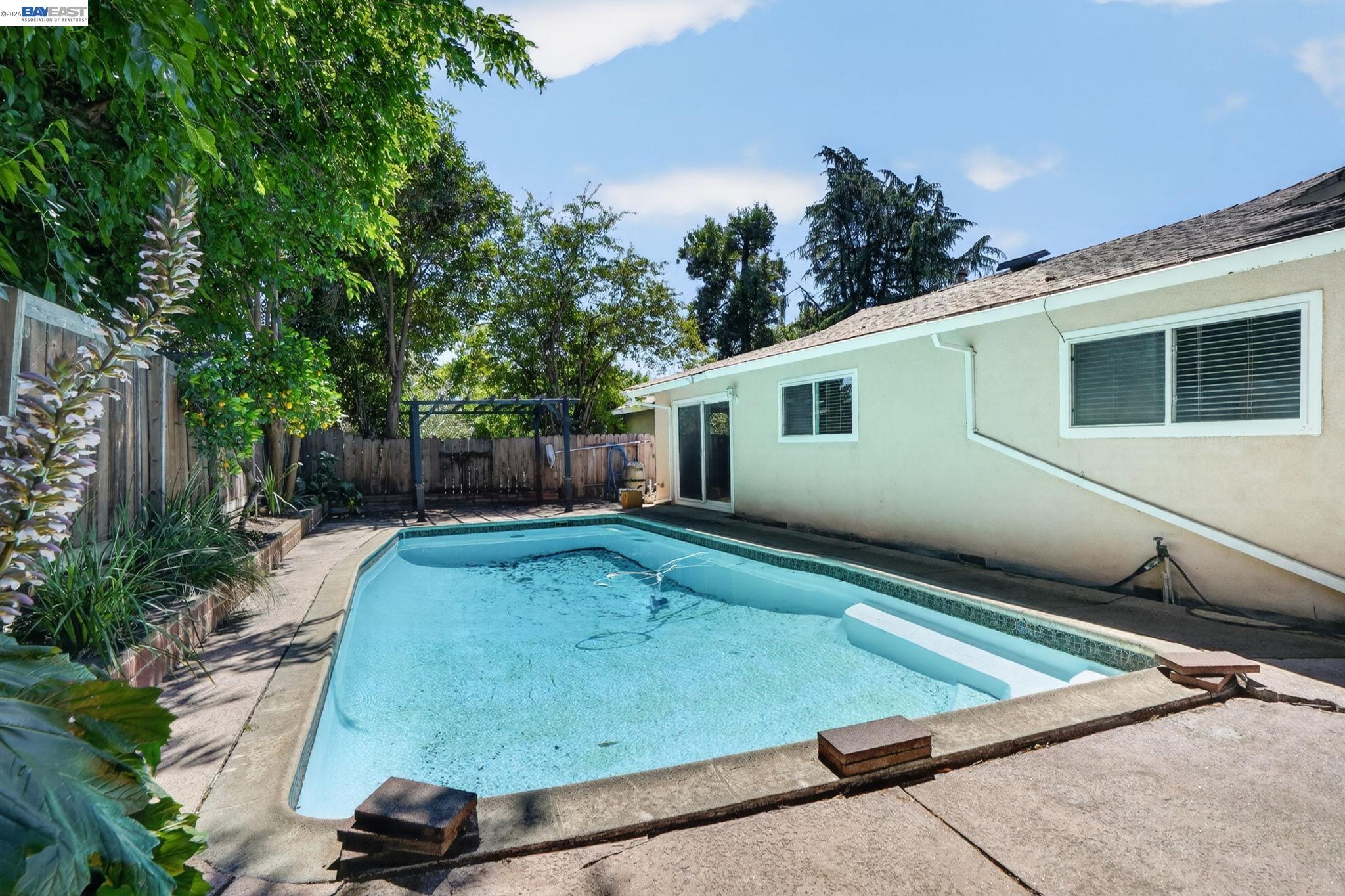 3436 Thunderbird Dr