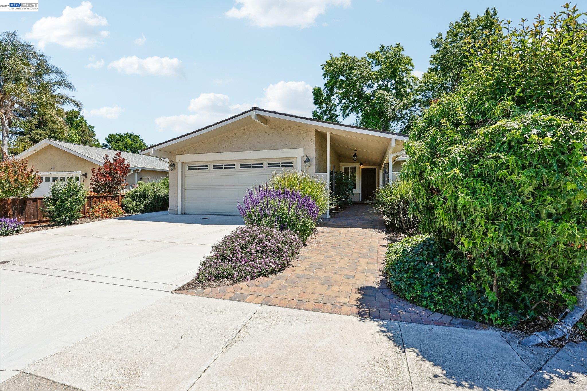 5538 Charlotte Way