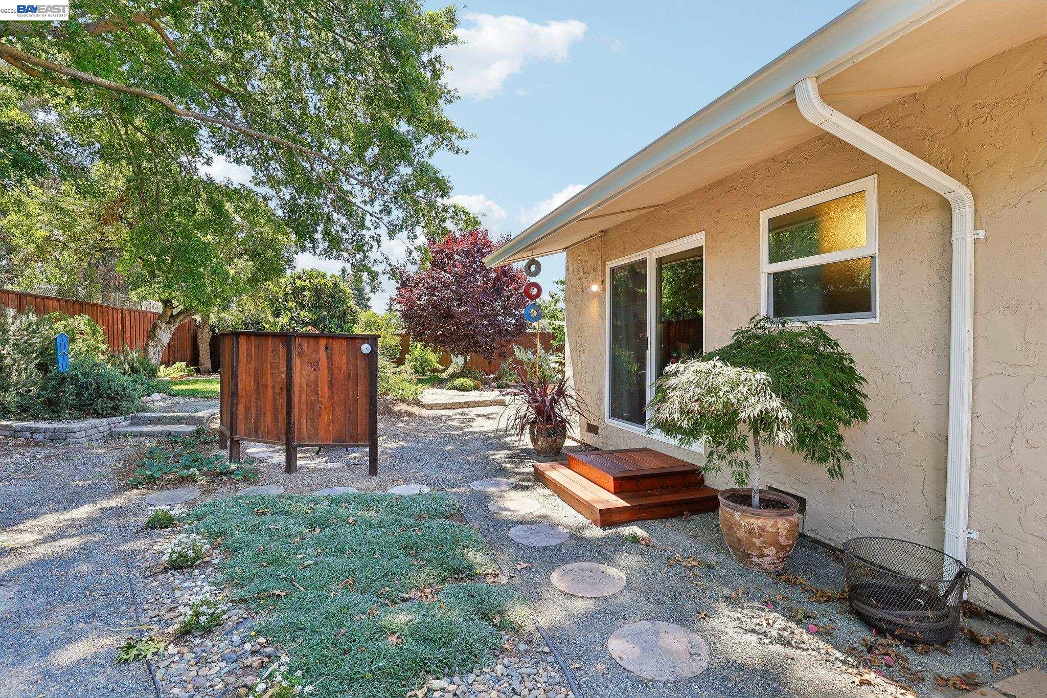 5538 Charlotte Way