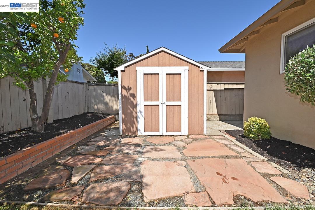 827 Caliente Ave