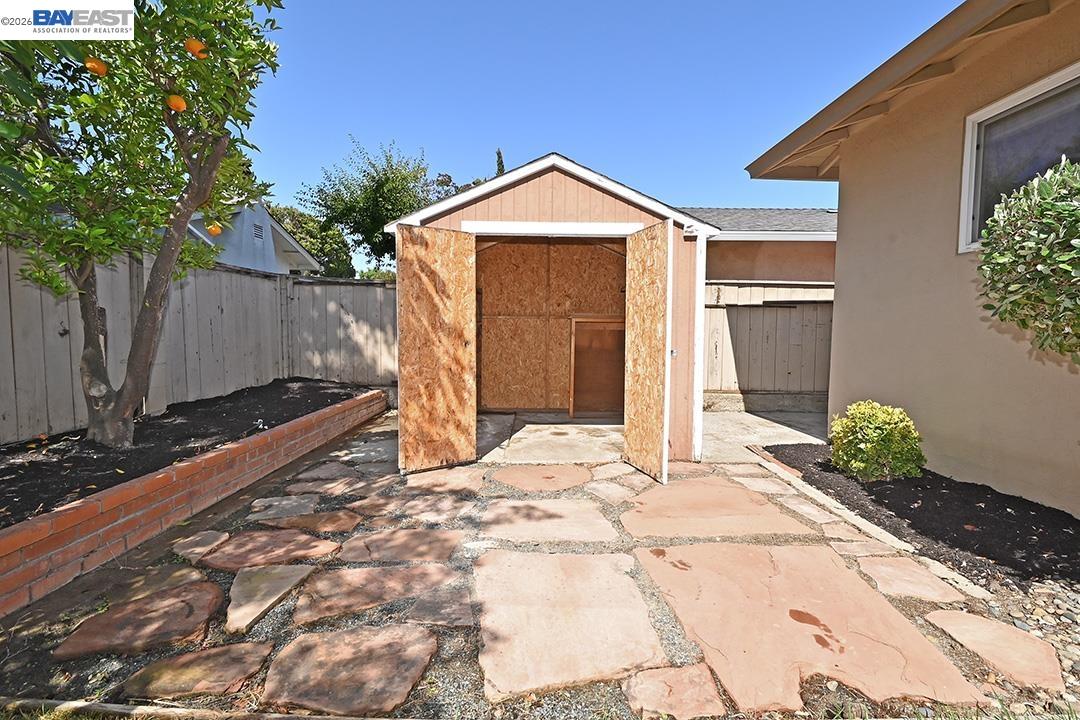 827 Caliente Ave