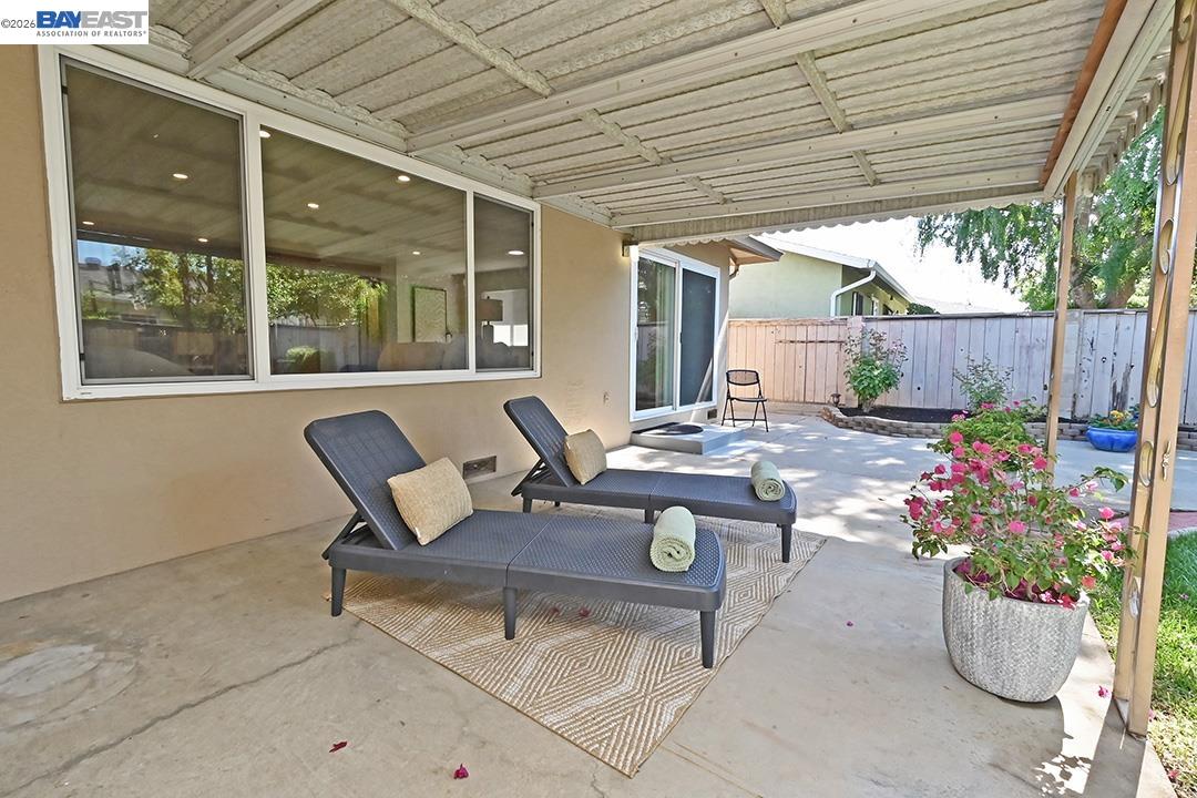 827 Caliente Ave
