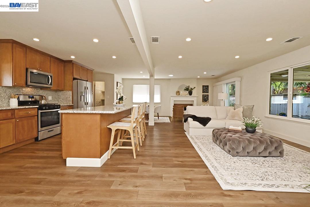 827 Caliente Ave