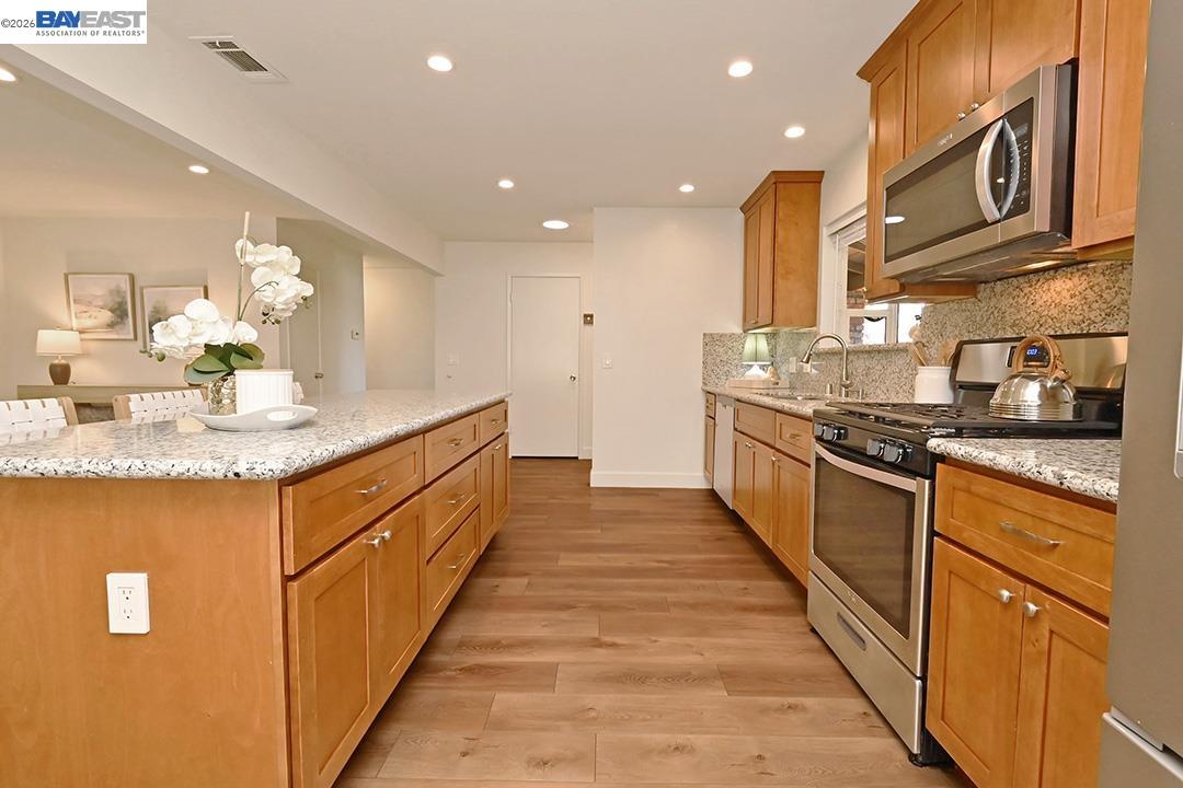 827 Caliente Ave