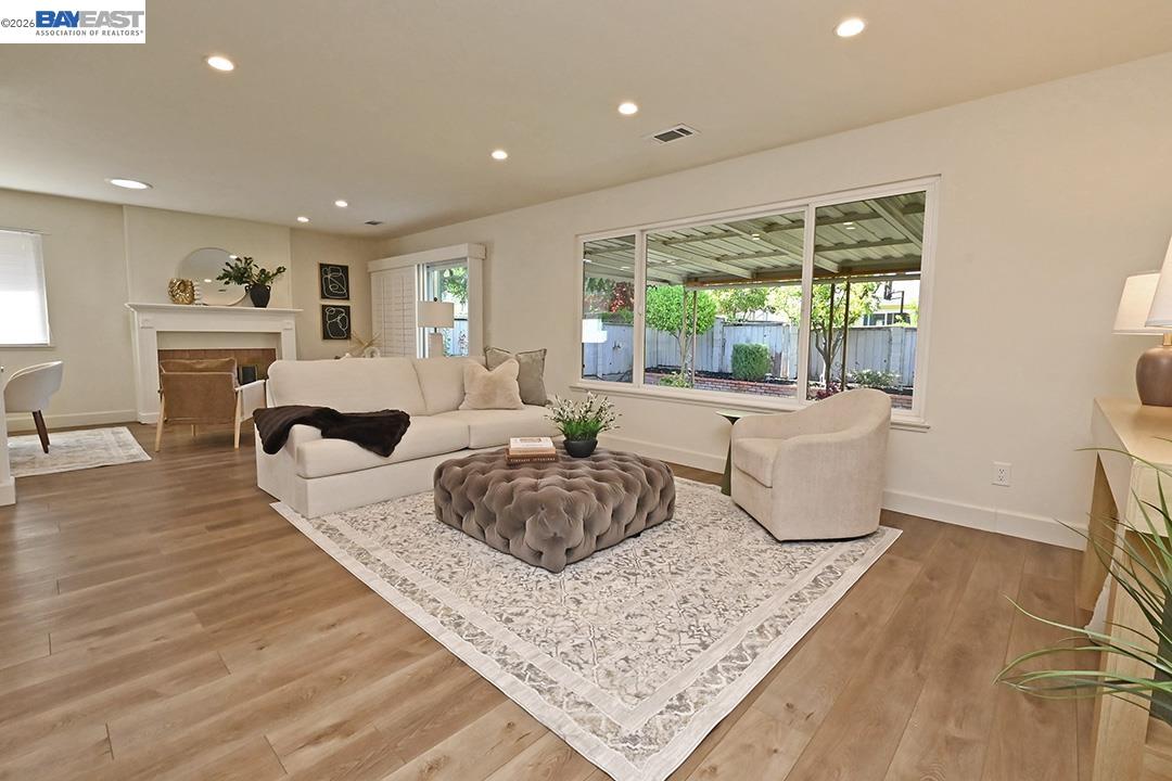 827 Caliente Ave