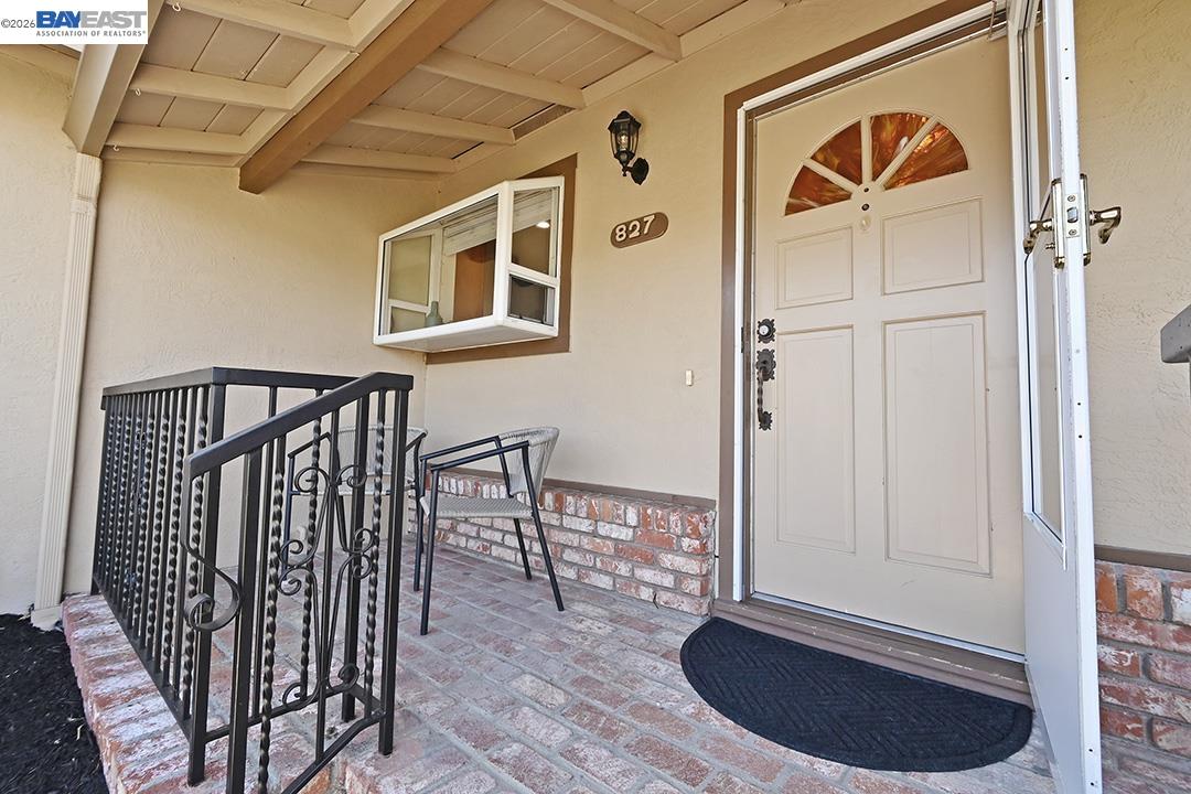 827 Caliente Ave