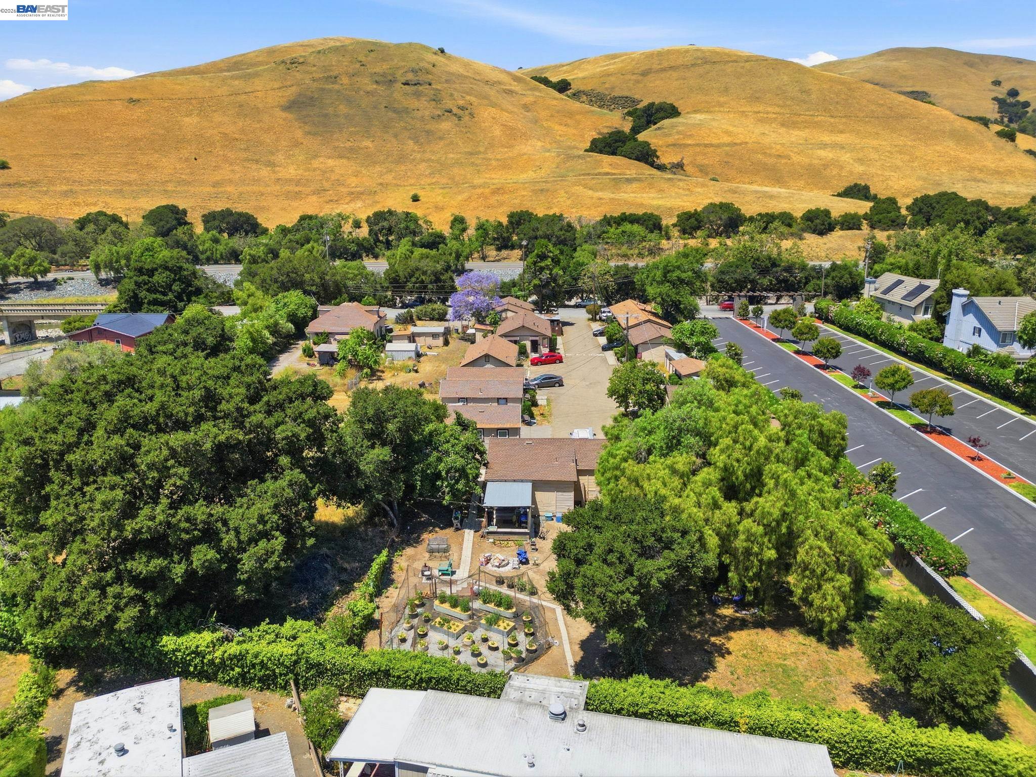 585 Old Canyon Rd