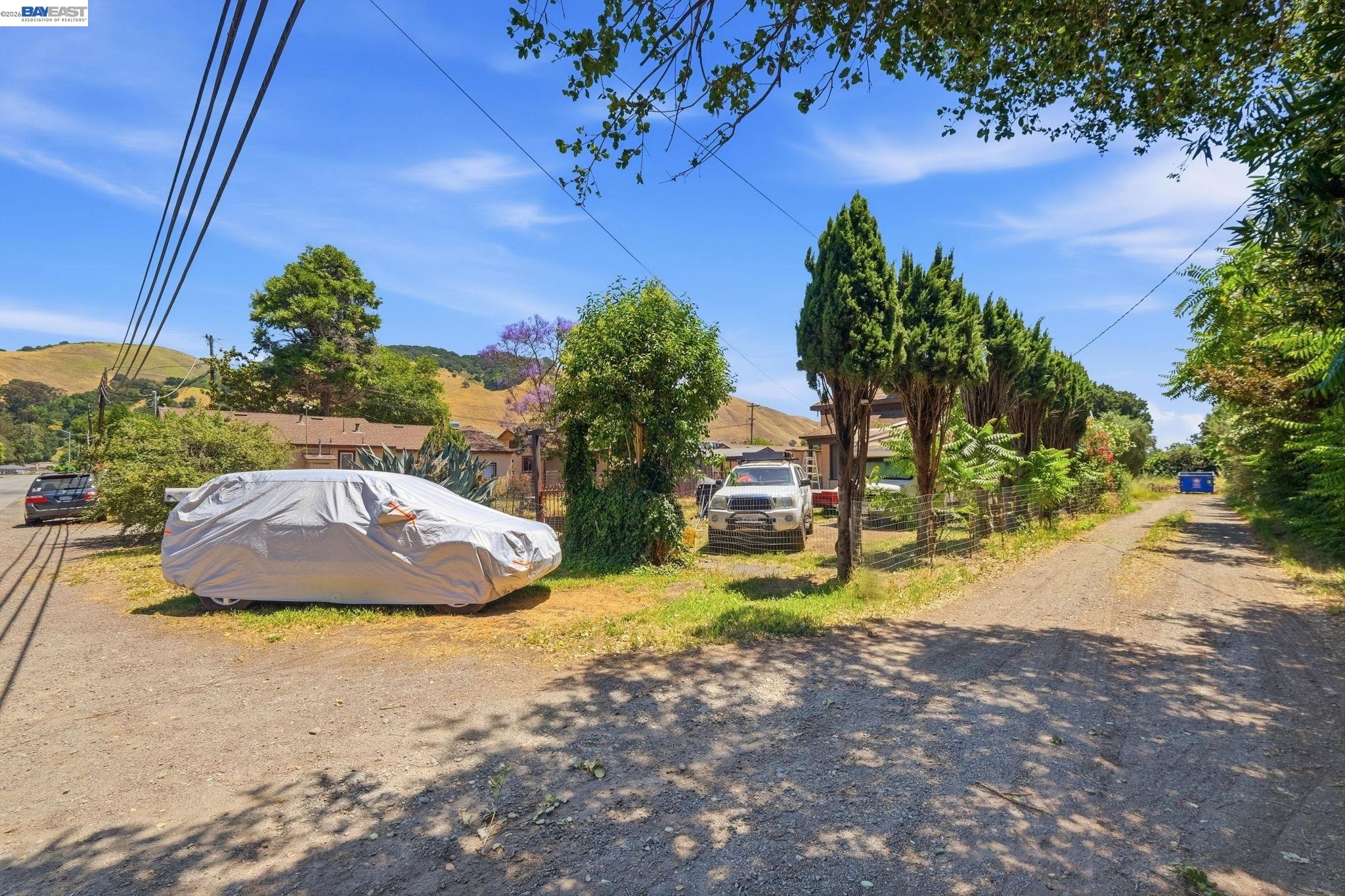 585 Old Canyon Rd
