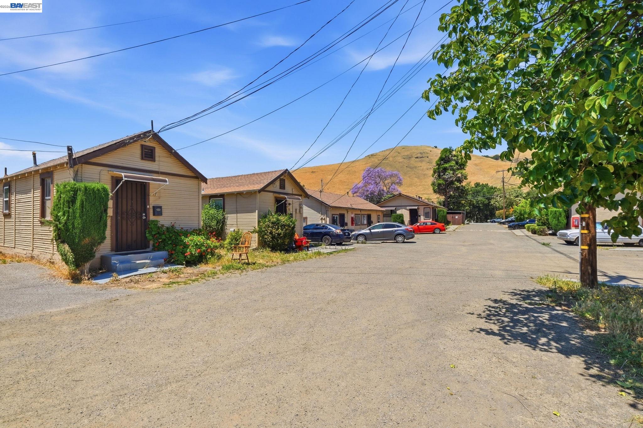 585 Old Canyon Rd