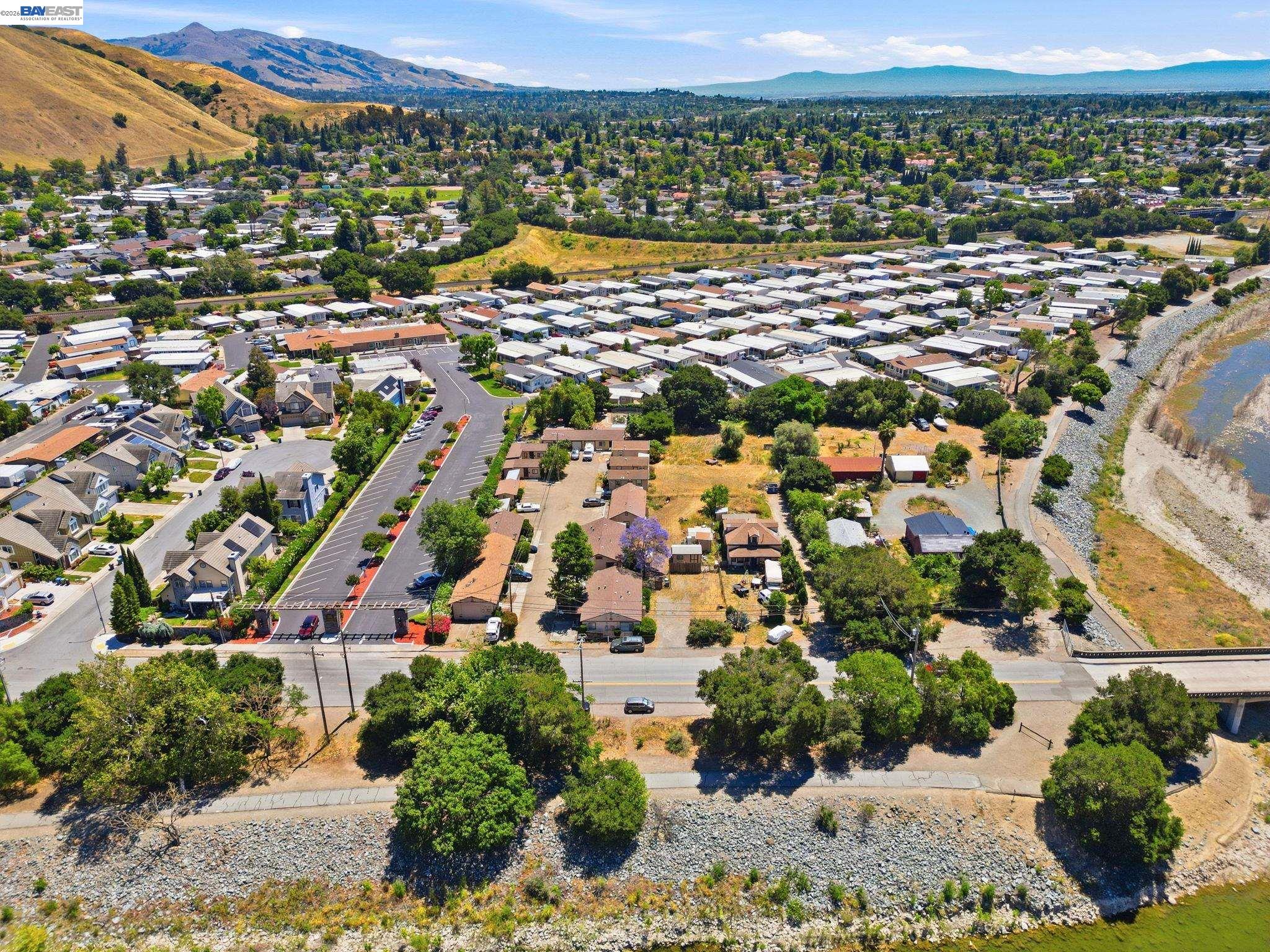 585 Old Canyon Rd