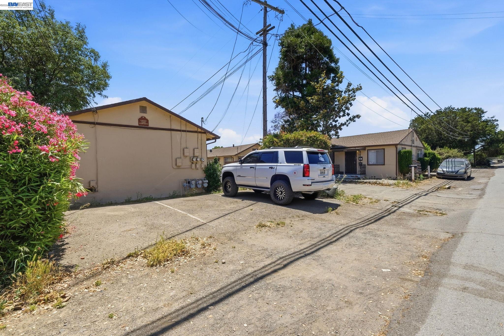 585 Old Canyon Rd