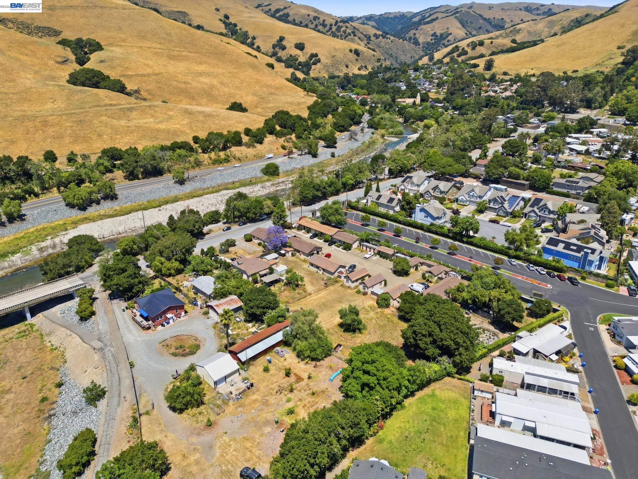 585 Old Canyon Rd