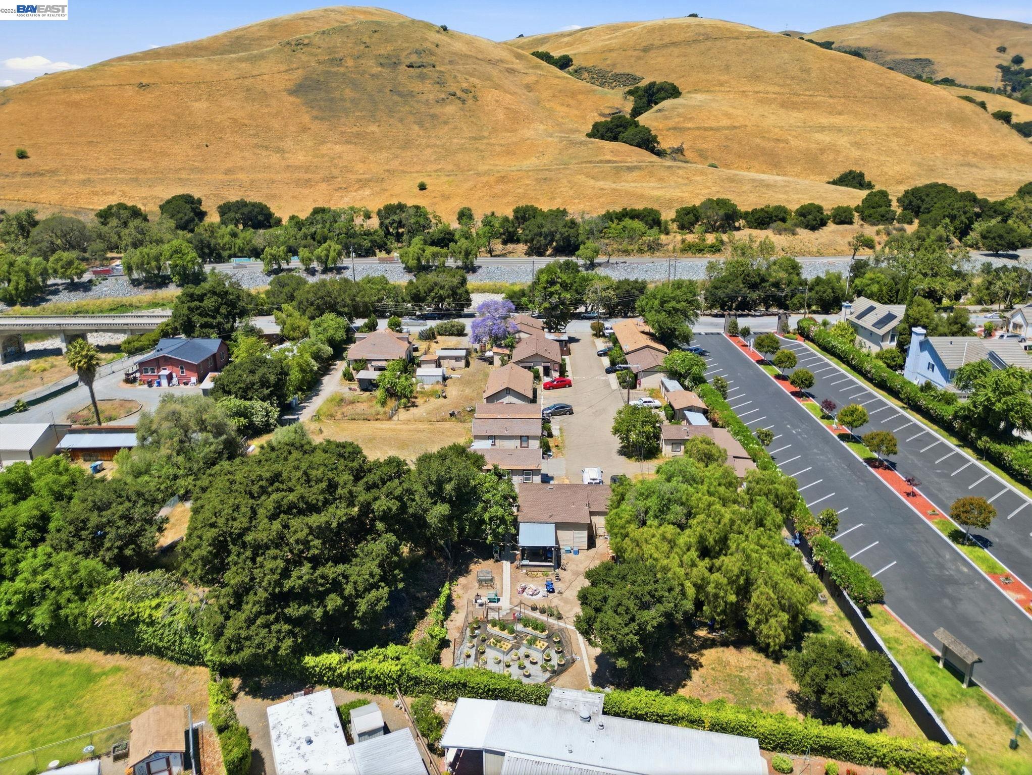585 Old Canyon Rd
