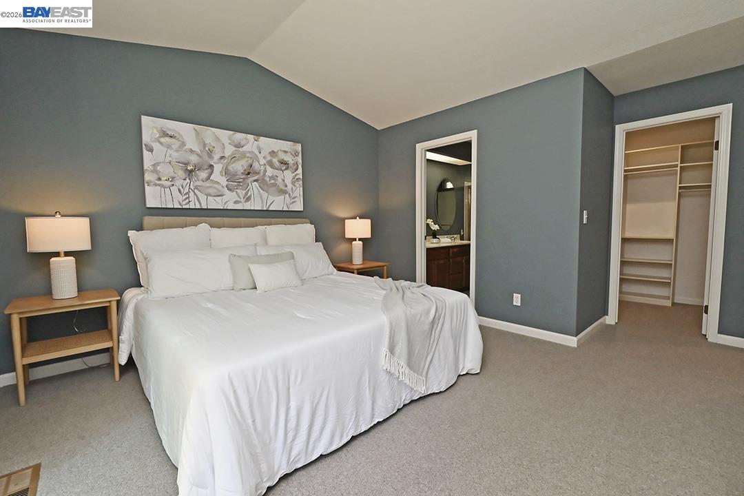 3869 MacGregor Cmn