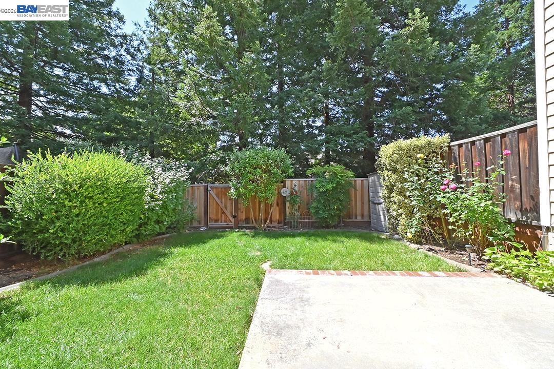 3869 MacGregor Cmn