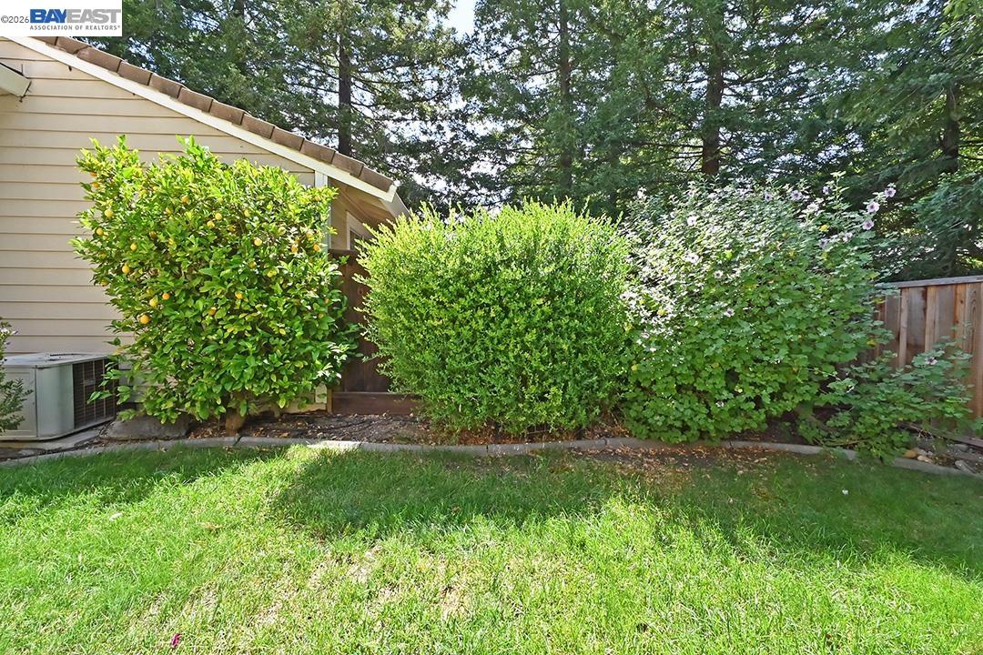3869 MacGregor Cmn