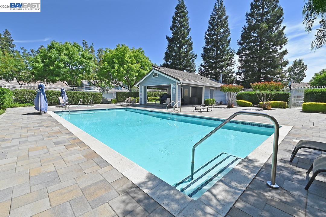 3869 MacGregor Cmn
