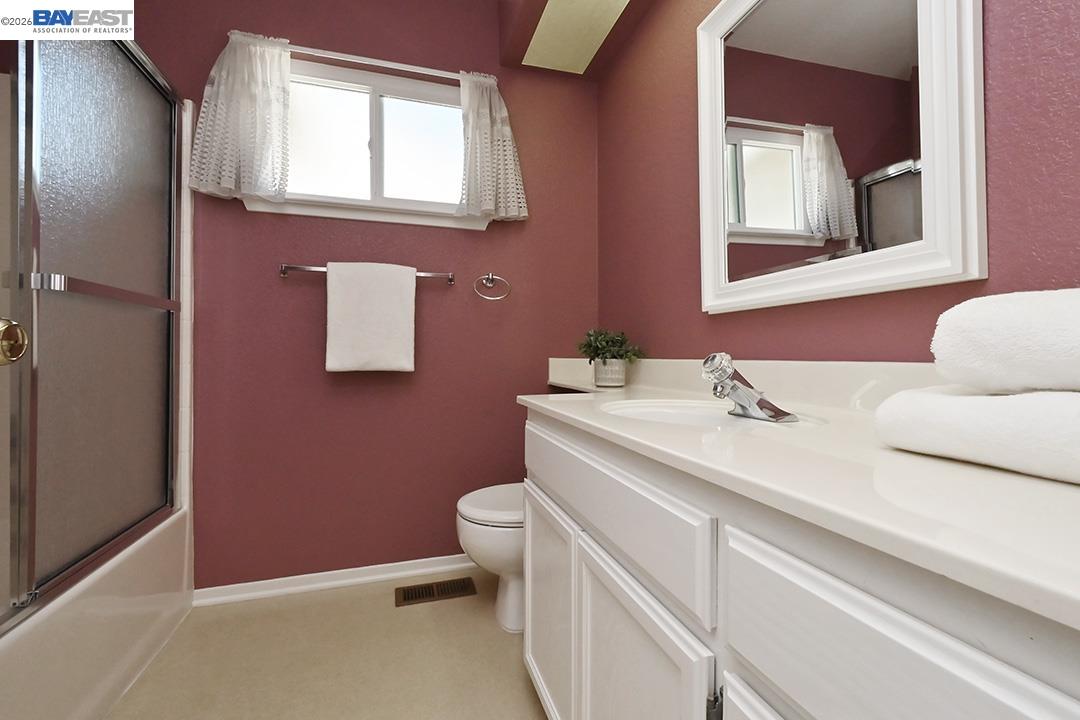 3869 MacGregor Cmn