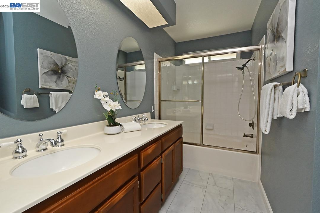 3869 MacGregor Cmn