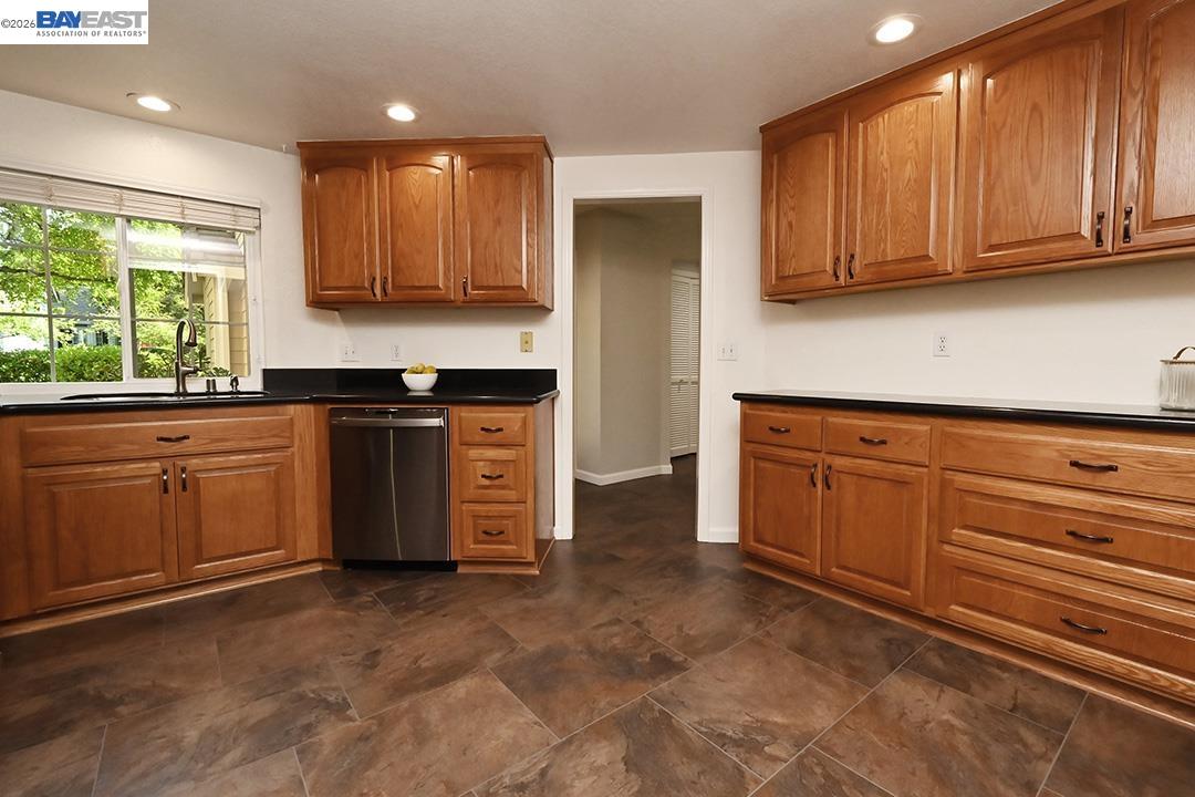 3869 MacGregor Cmn
