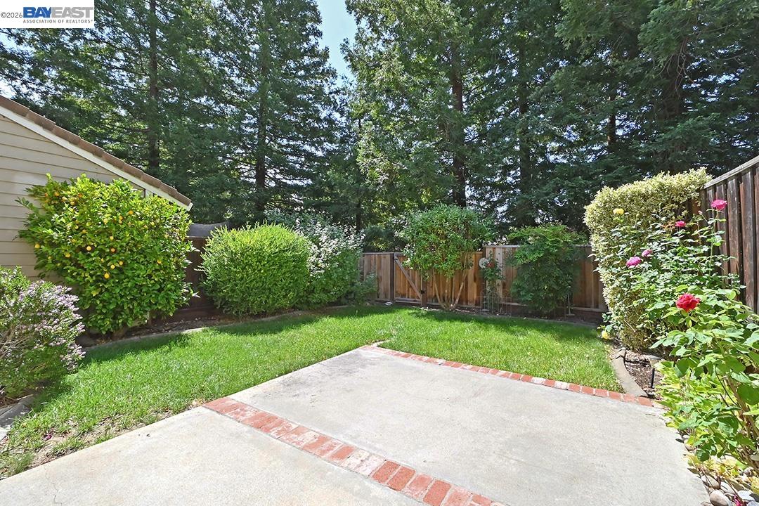 3869 MacGregor Cmn