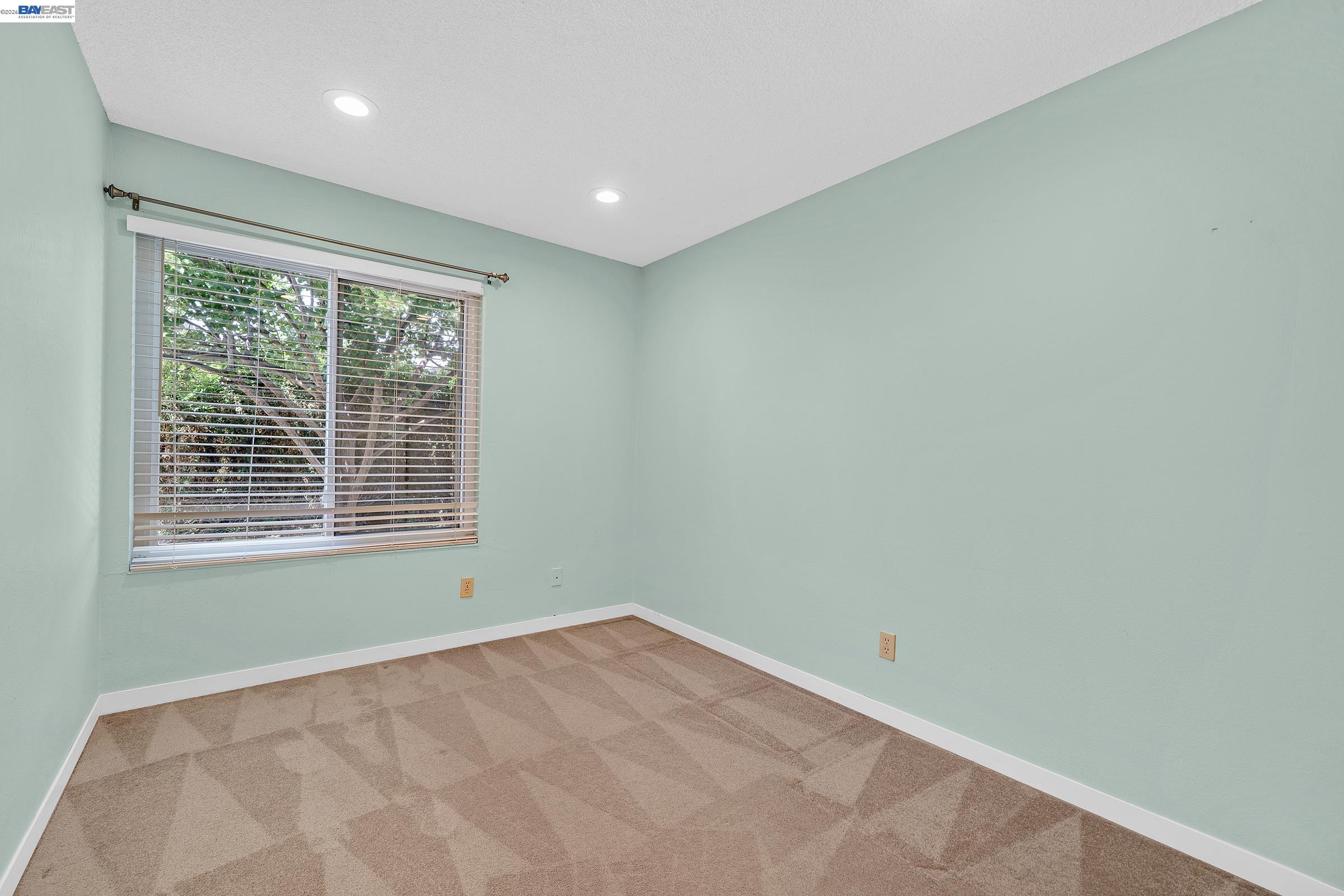 39052 Levi St
