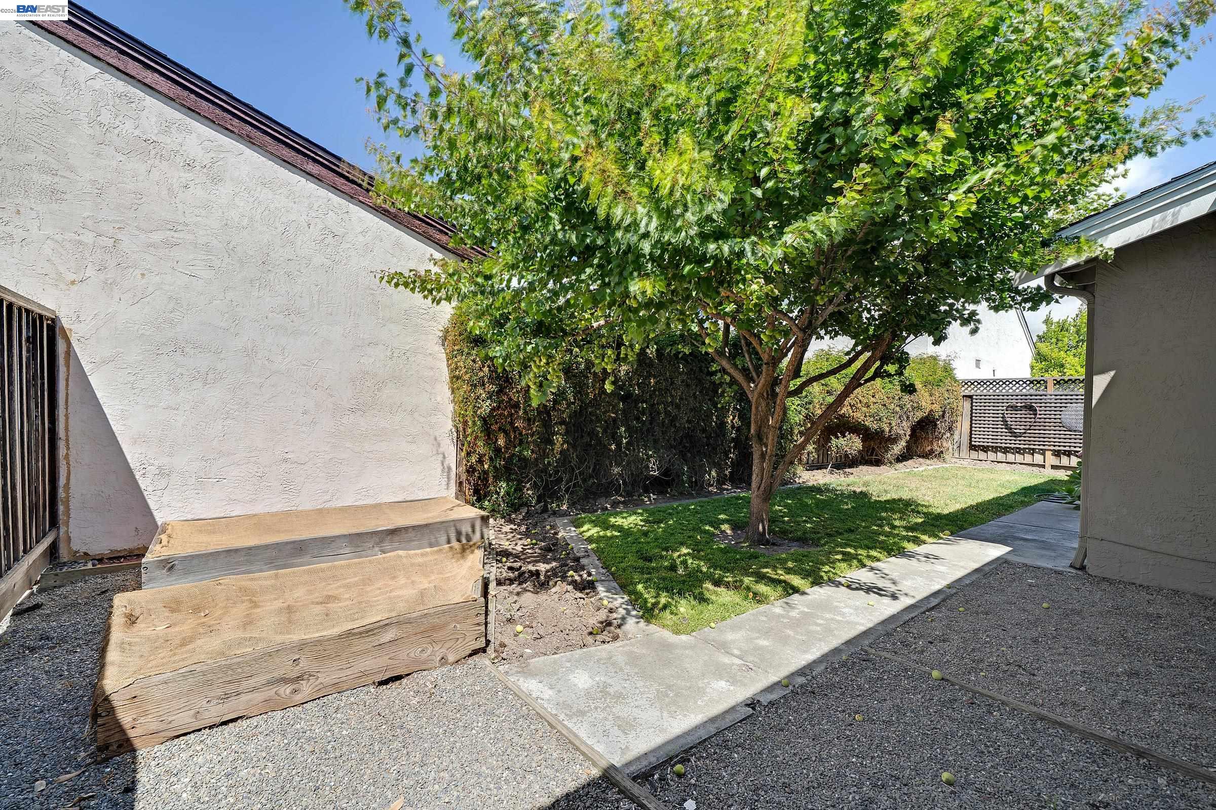 39052 Levi St