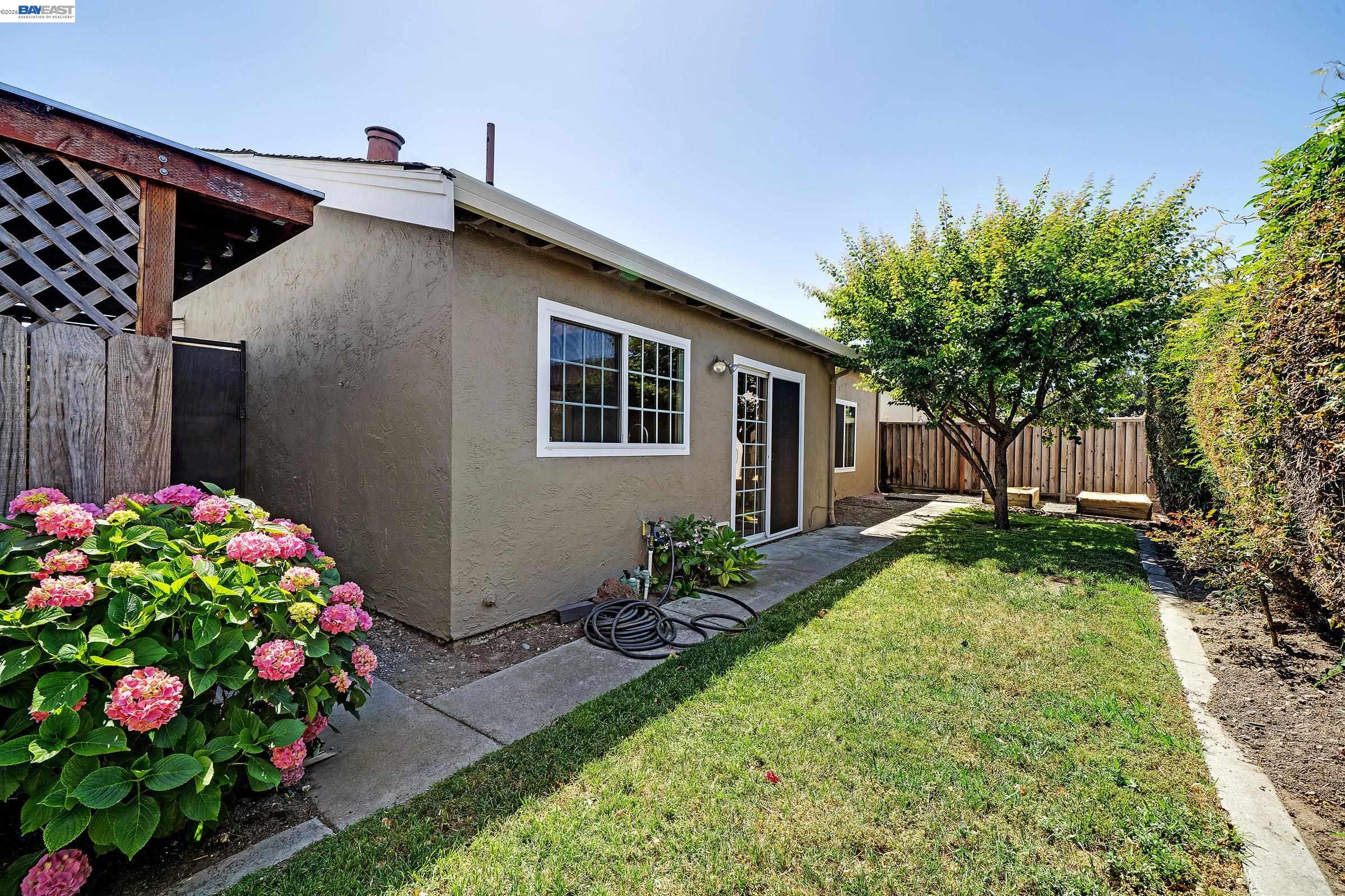 39052 Levi St