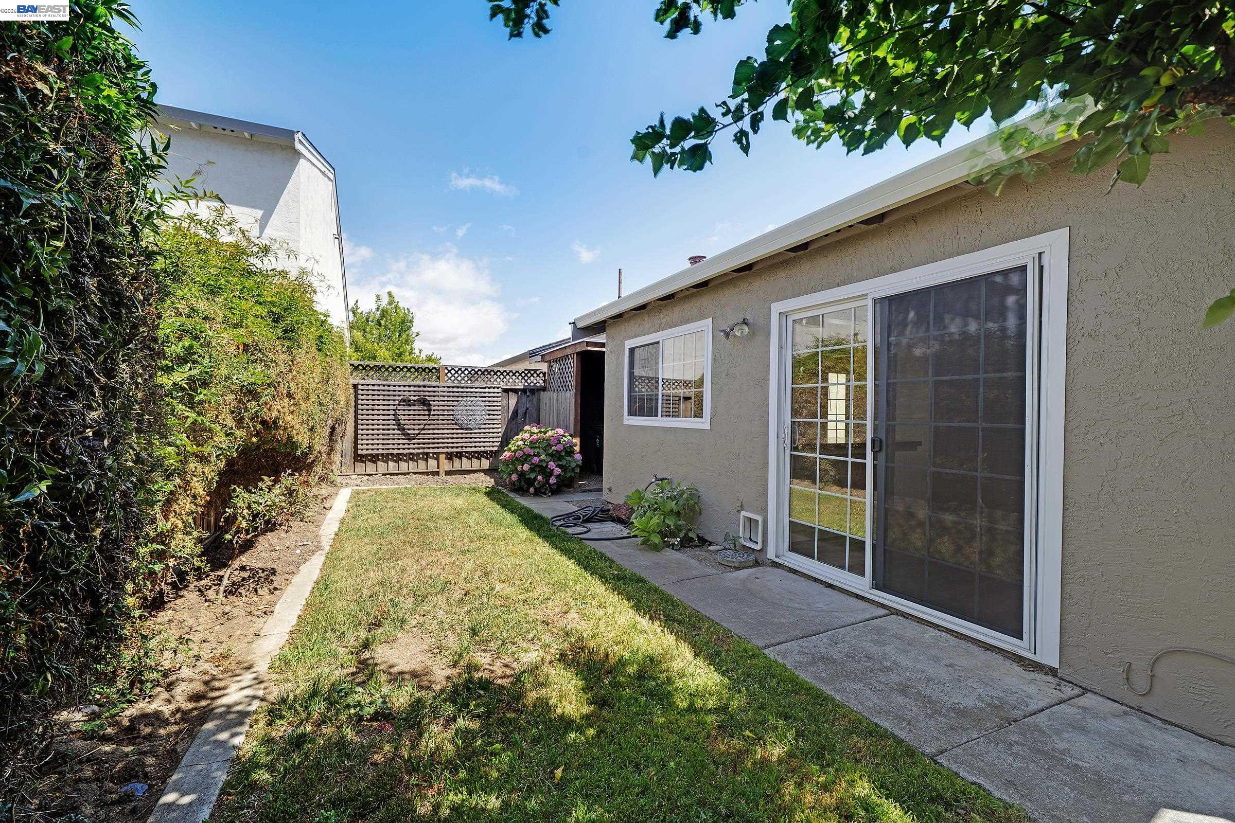 39052 Levi St