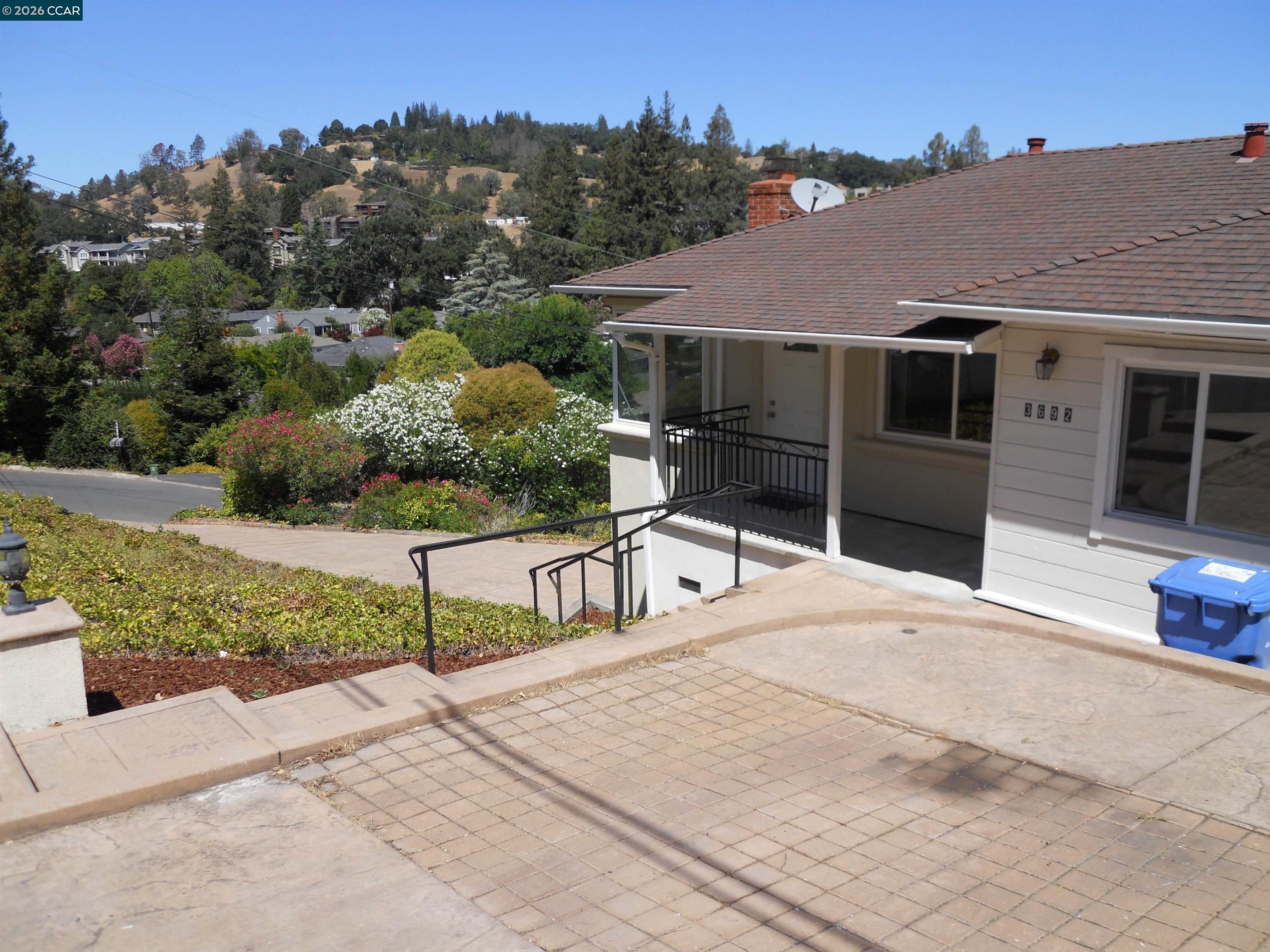 3692 Sundale