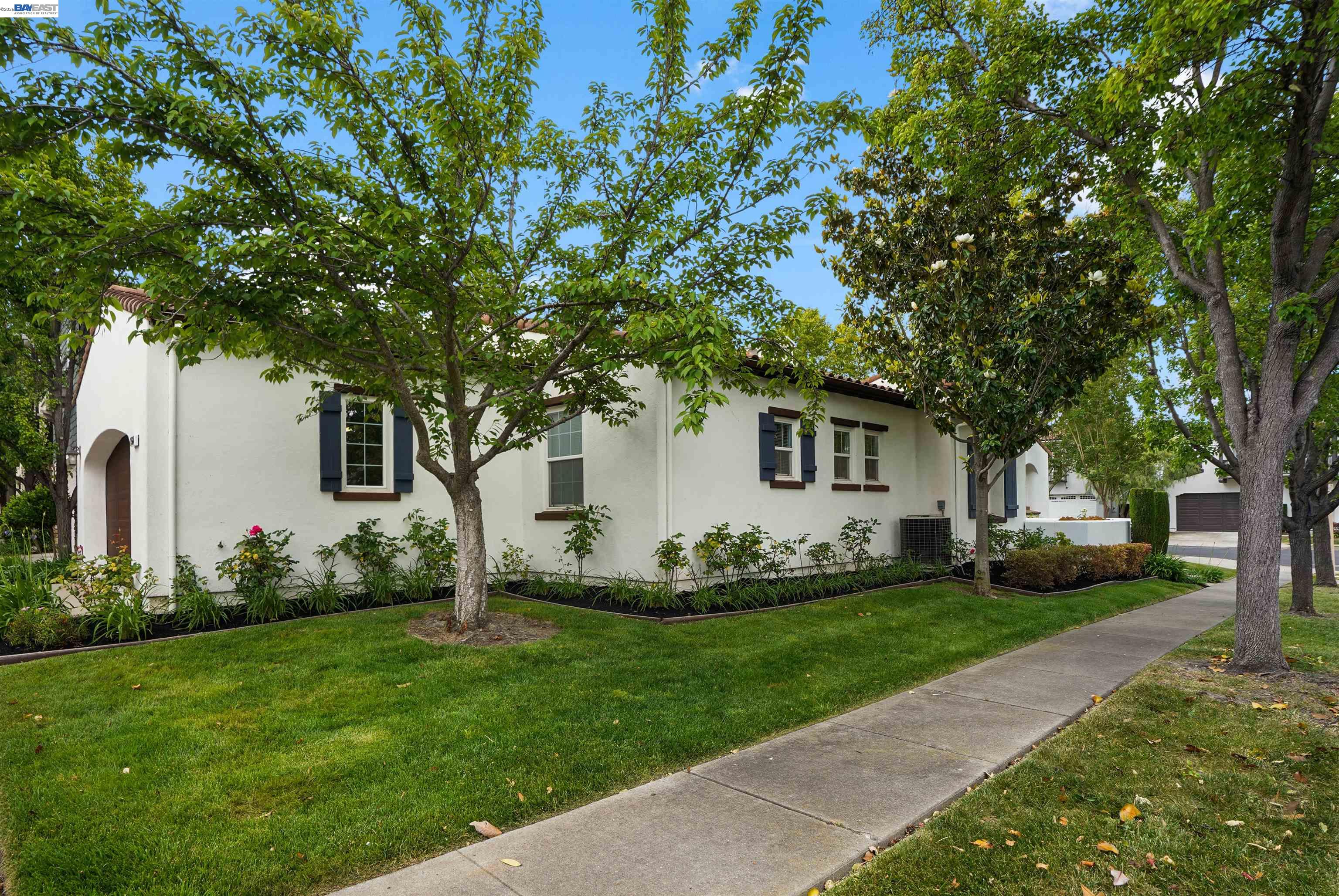 2564 Basswood Dr