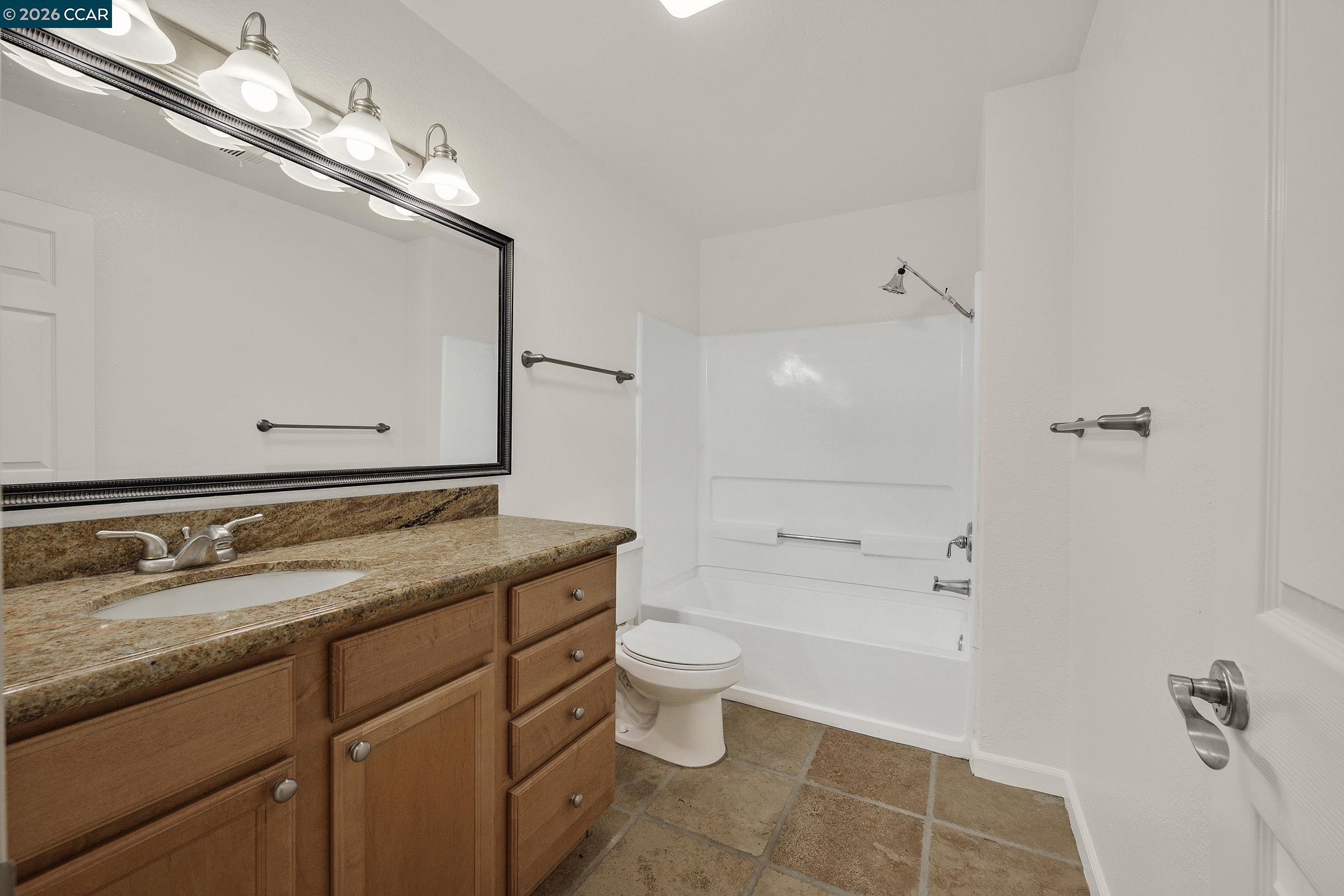 208 Eastridge Dr