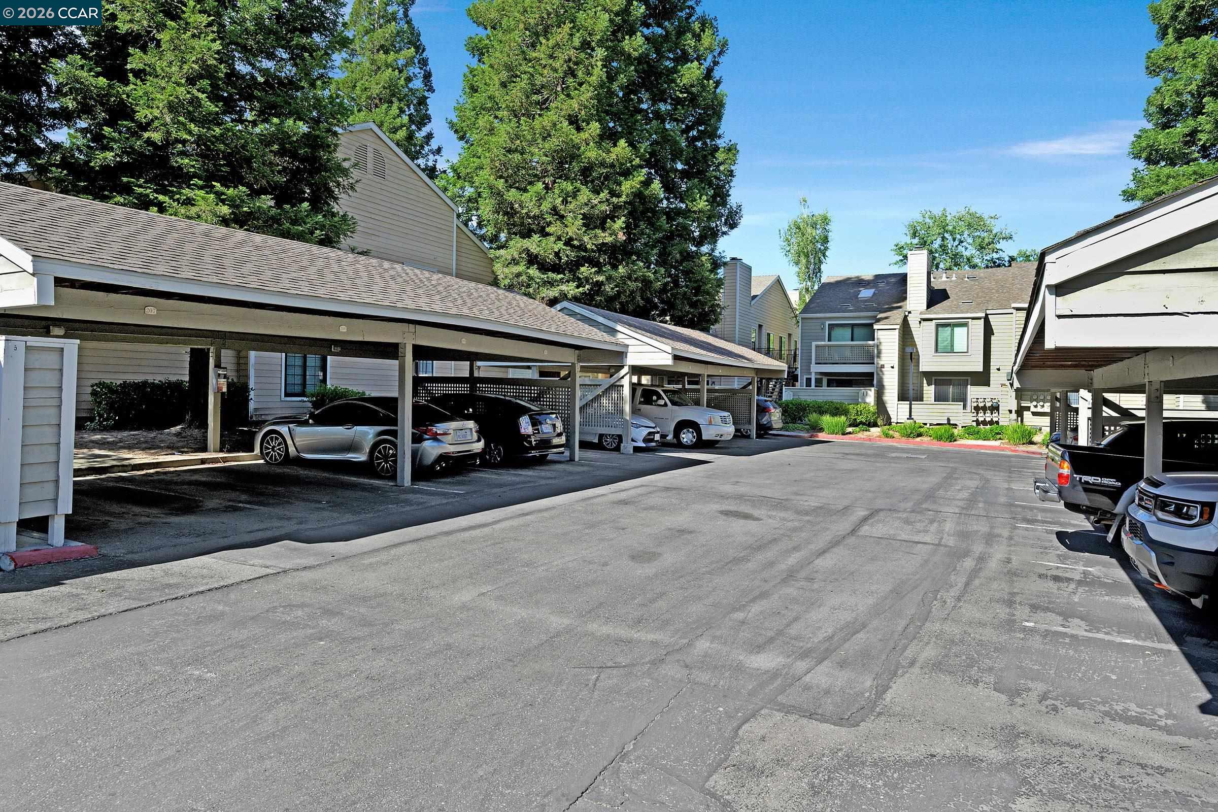 208 Eastridge Dr