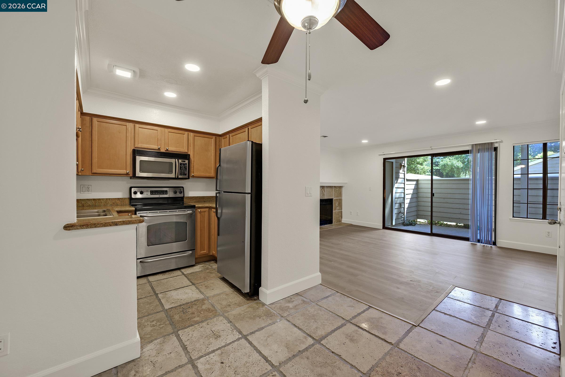 208 Eastridge Dr