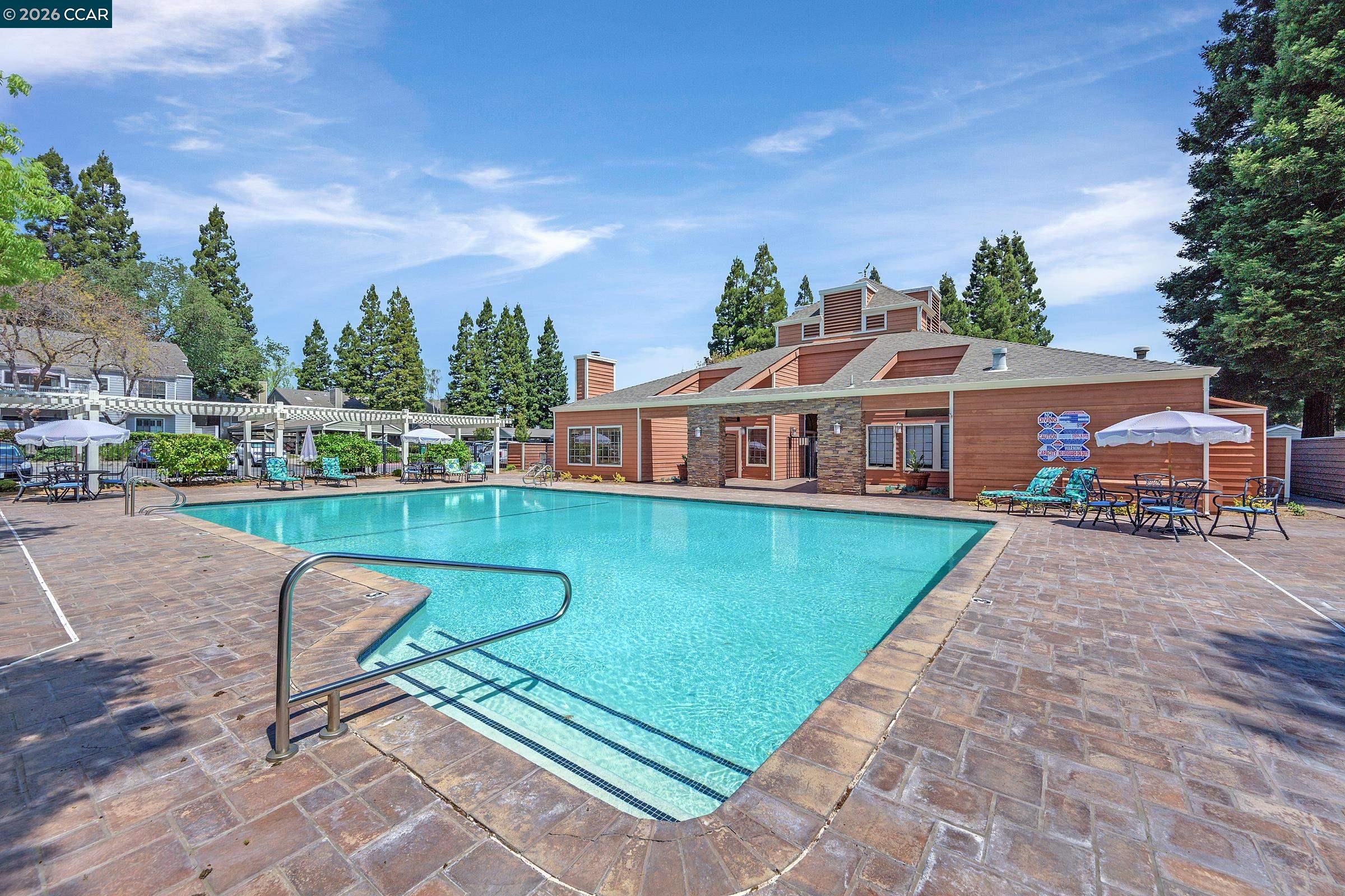 208 Eastridge Dr