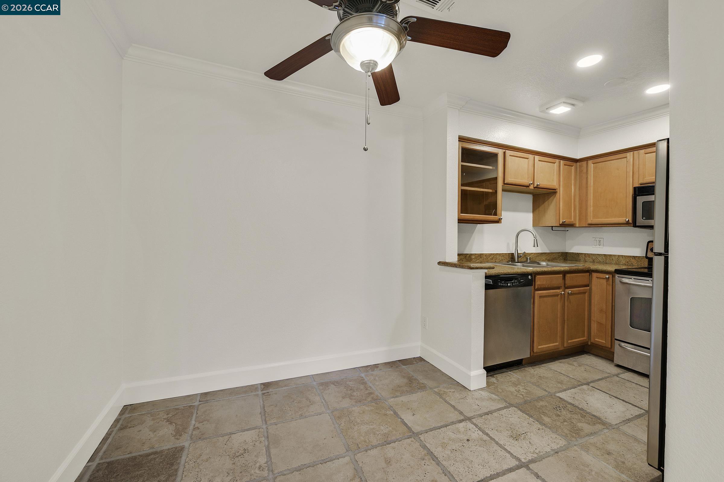 208 Eastridge Dr