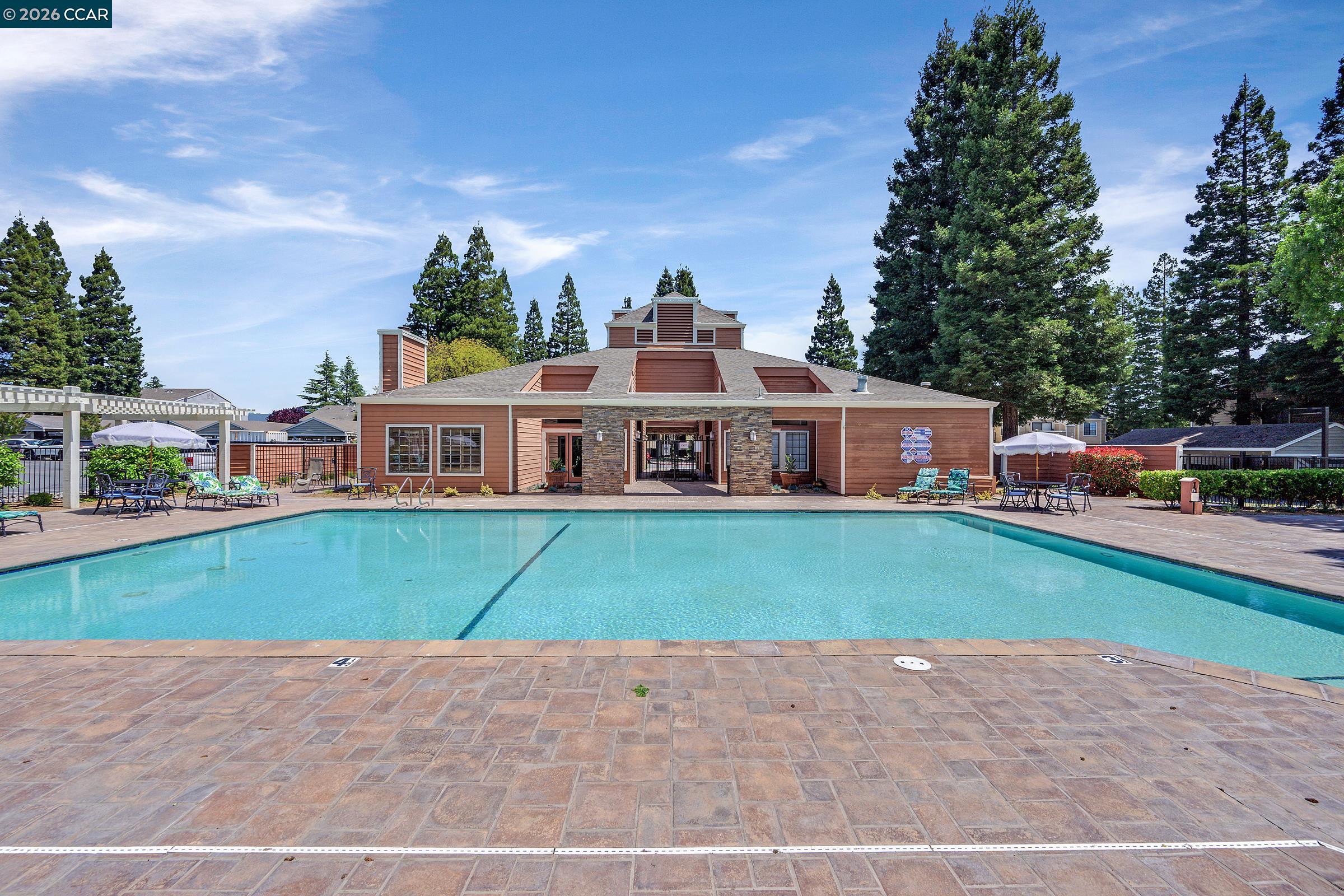 208 Eastridge Dr