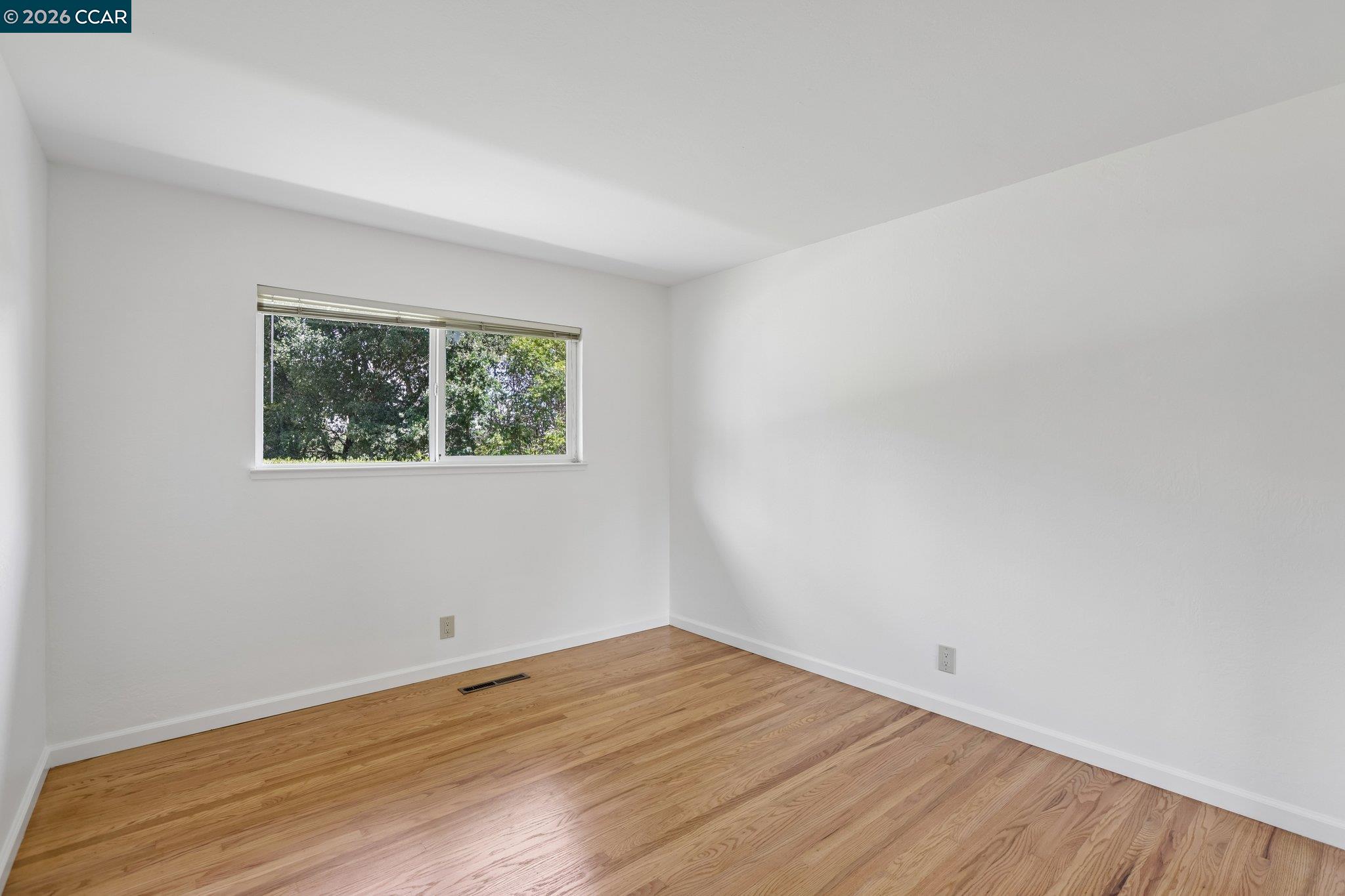 8 Bristol Ct