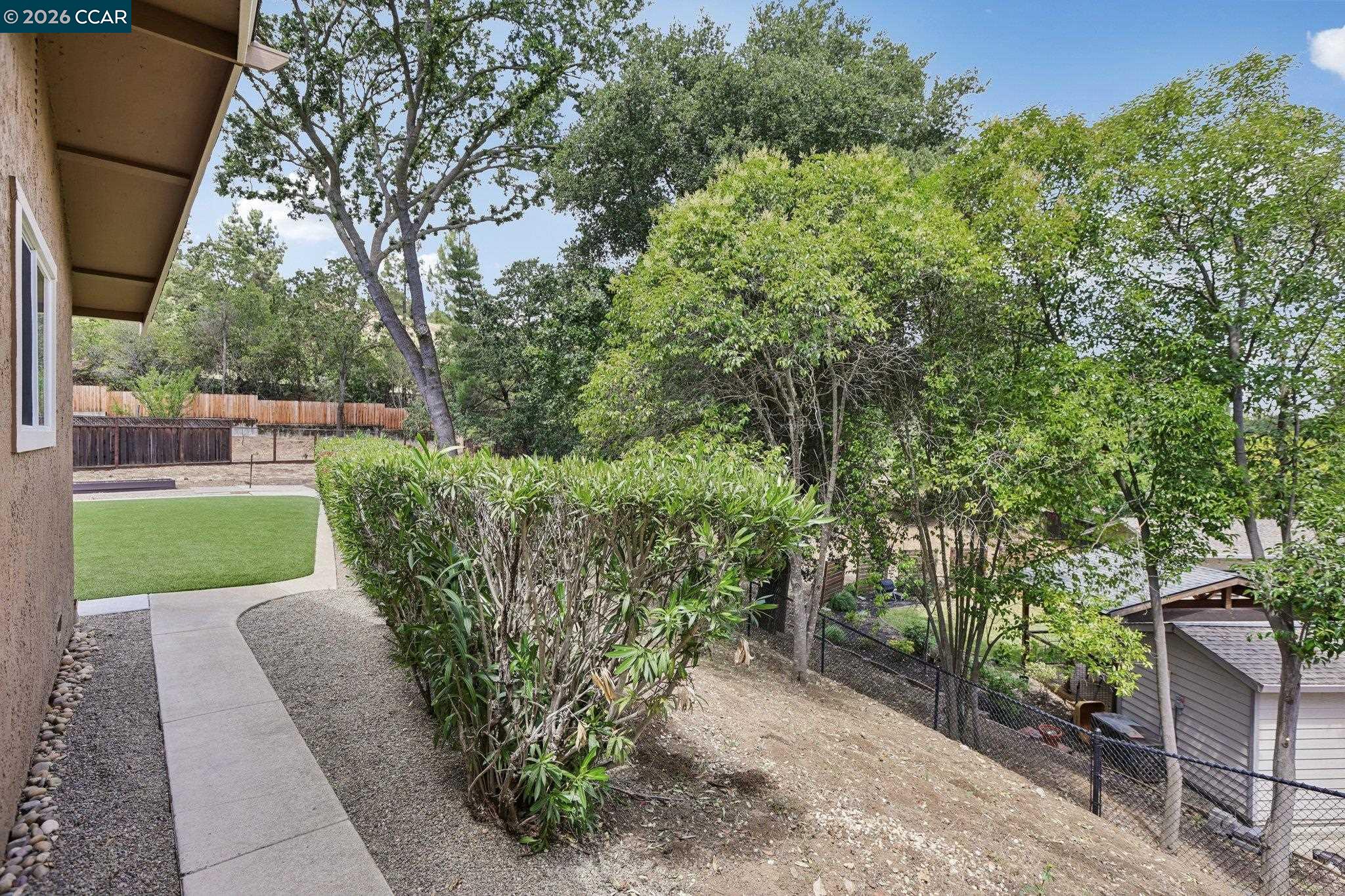 8 Bristol Ct