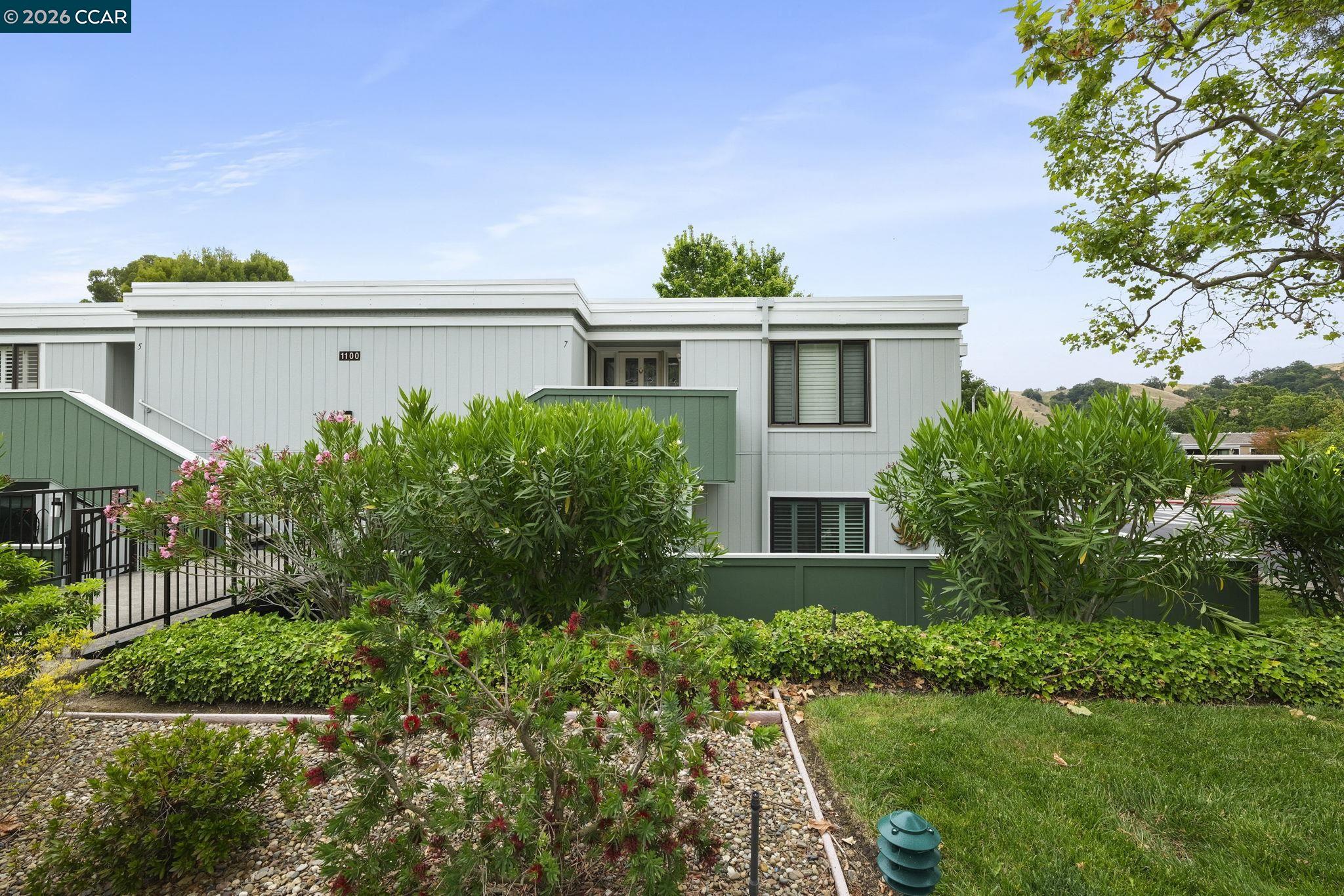 1100 Singinqwood # 8