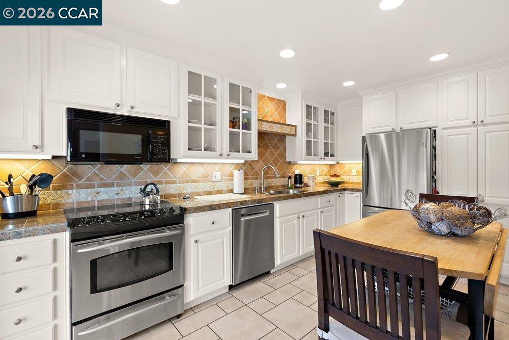 3064 Rossmoor Parkway # 3